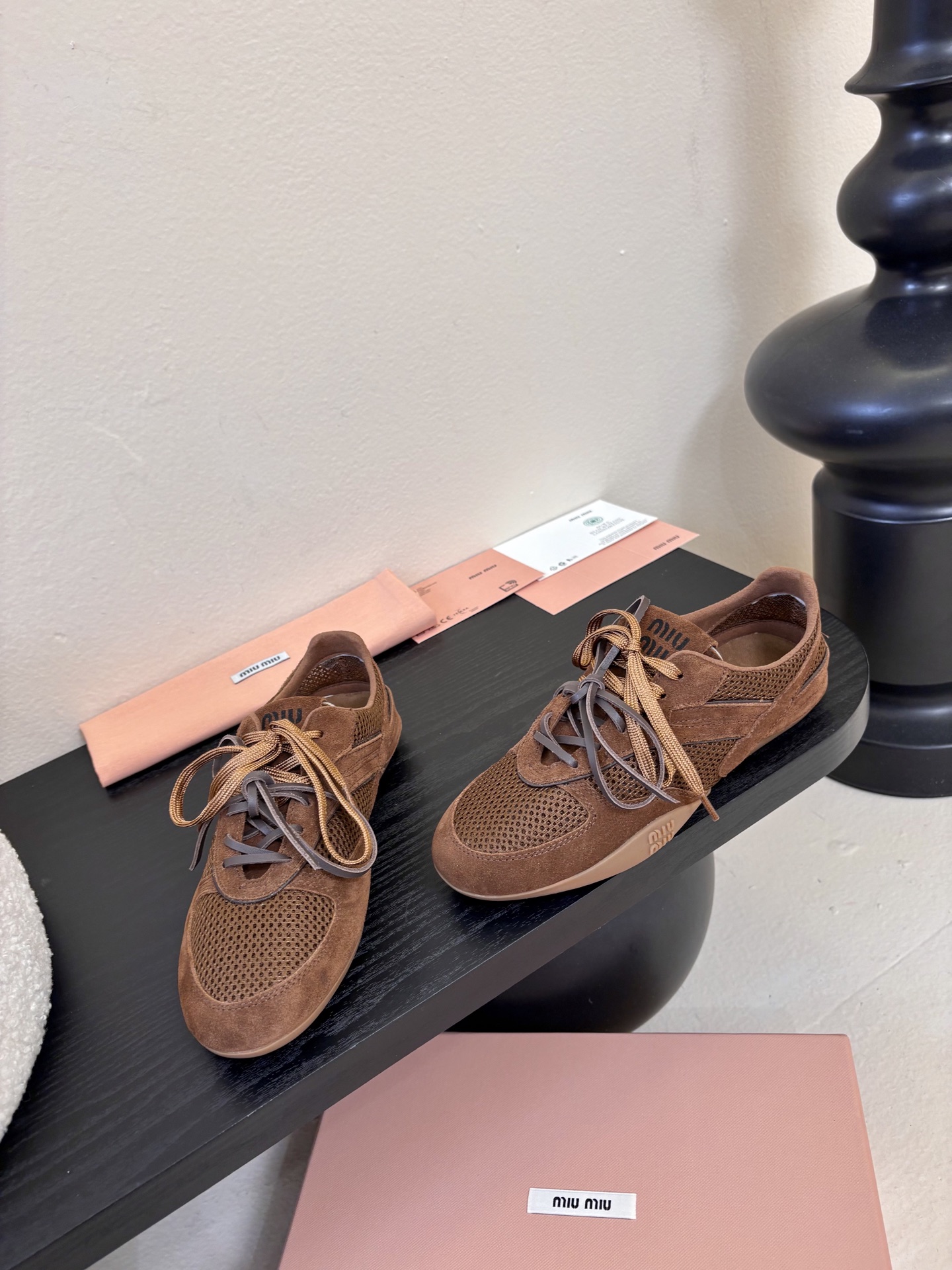 MiuMiu缪缪春夏最新走秀款薄底鞋 休闲鞋 超多明星网红种草 国内外博主刷爆的一款 小红书种草系列 复