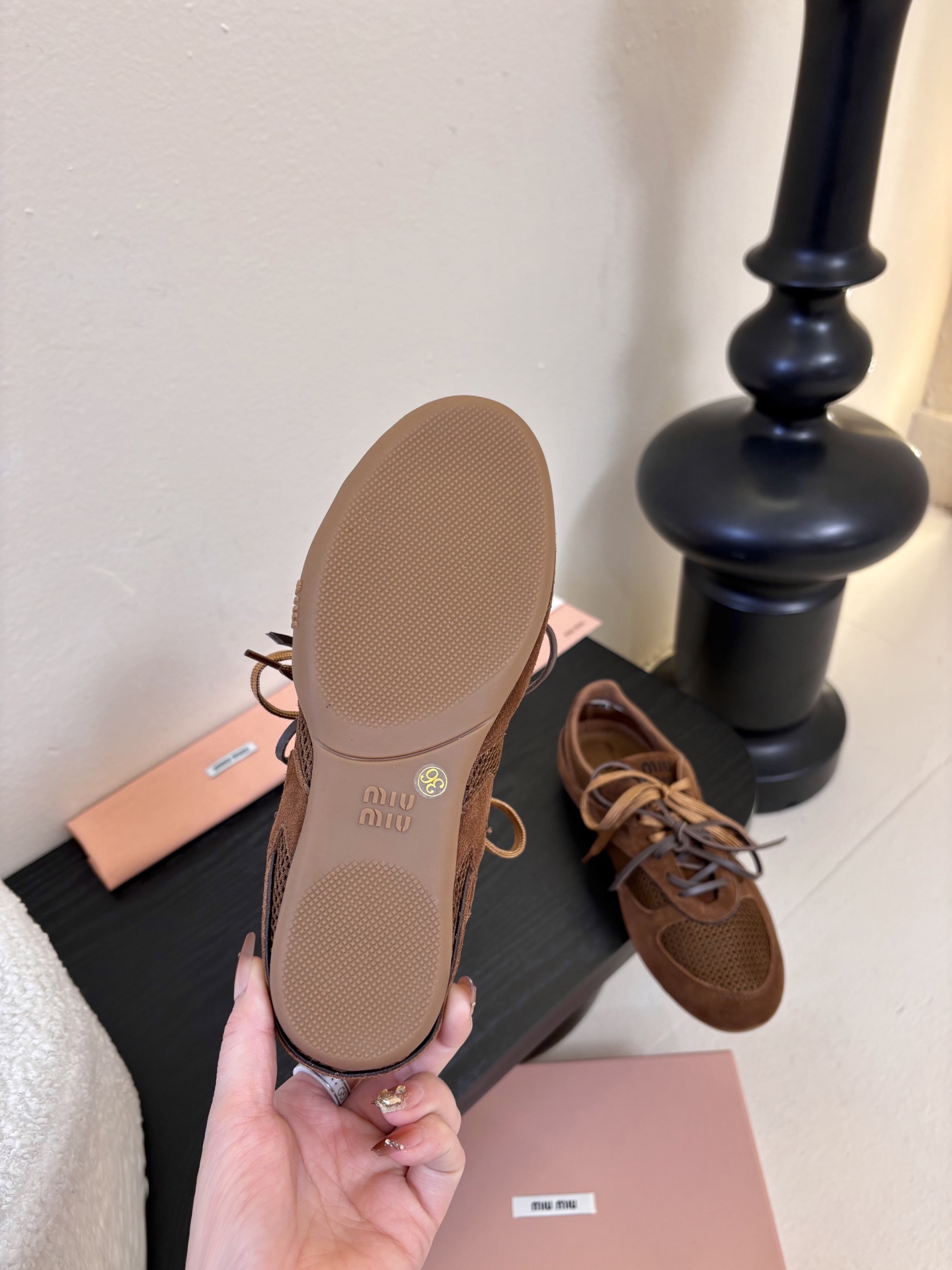 MiuMiu缪缪春夏最新走秀款薄底鞋 休闲鞋 超多明星网红种草 国内外博主刷爆的一款 小红书种草系列 复