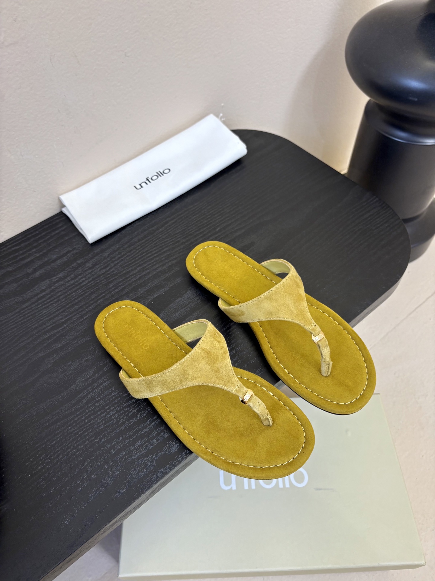 NO:707703,unfoli*26c new early spring flip-flops are made of high-quality butter leather, soft to the touch, with flip-flop design + stiletto heel, fashionable and comfortable, bright yellow color, super eye-catching, very energetic to wear in summer, they look great with skirts or casual pants! The soles are non-slip, suitable for daily outings and vacations, both beautiful and practical, it is a dazzling item for summer ~ size: 35-41, split-toe shoes, skirts19860909unfoli*26c 早春新人字拖采用高品质牛油皮材质,触 感柔软,夹趾设计+细高跟,时髦又舒适,明亮黄色 超吸睛,夏天穿超有活力,无论搭裙装还是休闲裤都很出彩!鞋底防滑,日常出街,度假都OK,兼具美观与实用,是夏季穿搭的亮眼单品~ size:35-41,分趾鞋,skirts,Women's Shoes