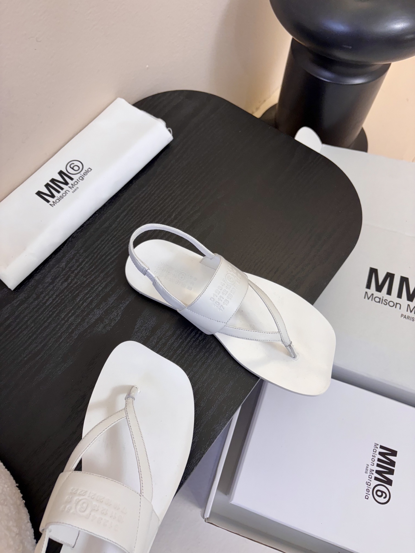 MM6新款春鞋 这是一款非常非常舒适的软底软面的万能搭的鞋子 鞋面鞋里都采用了无任何修饰的水染羊皮中底垫