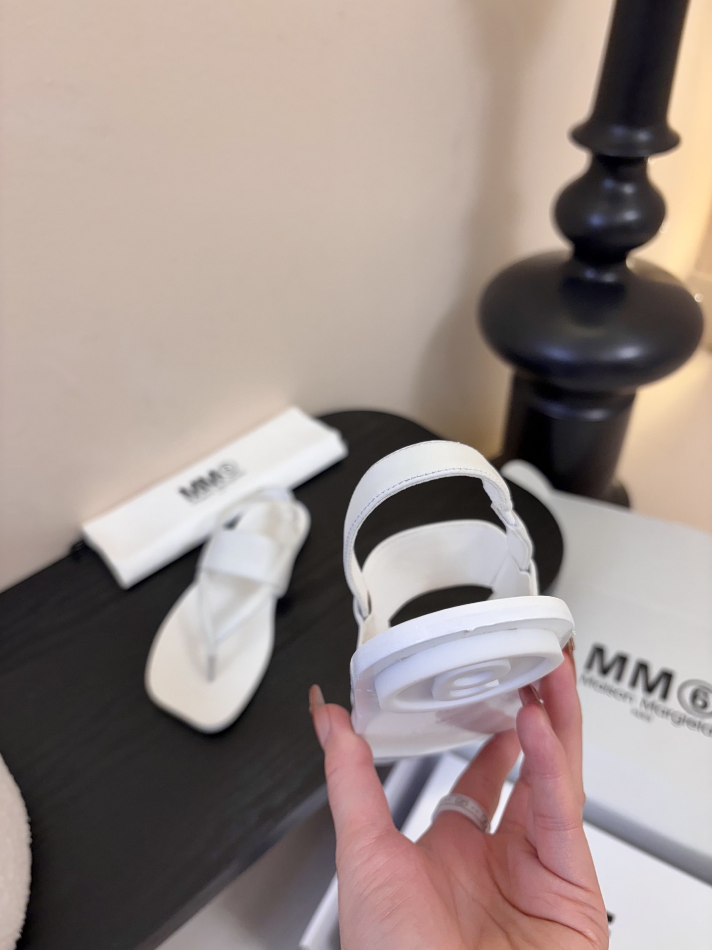 MM6新款春鞋 这是一款非常非常舒适的软底软面的万能搭的鞋子 鞋面鞋里都采用了无任何修饰的水染羊皮中底垫