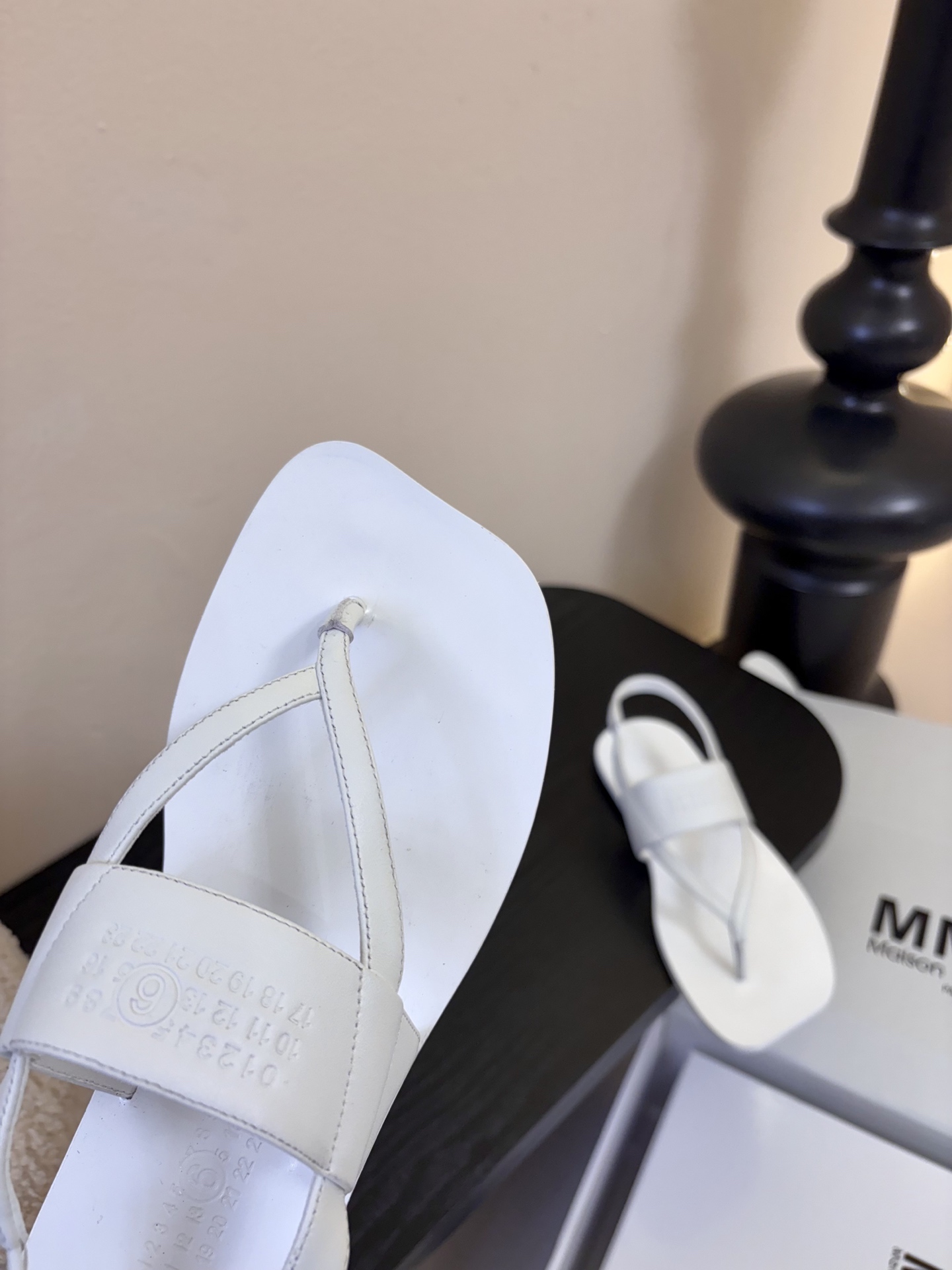 MM6新款春鞋 这是一款非常非常舒适的软底软面的万能搭的鞋子 鞋面鞋里都采用了无任何修饰的水染羊皮中底垫