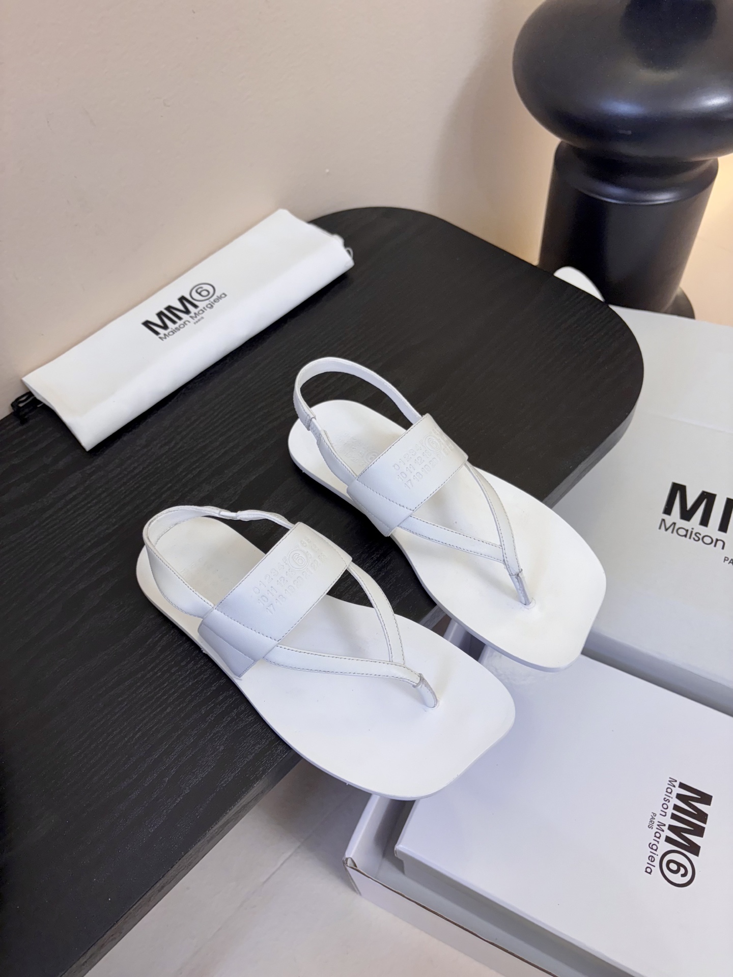 MM6新款春鞋 这是一款非常非常舒适的软底软面的万能搭的鞋子 鞋面鞋里都采用了无任何修饰的水染羊皮中底垫