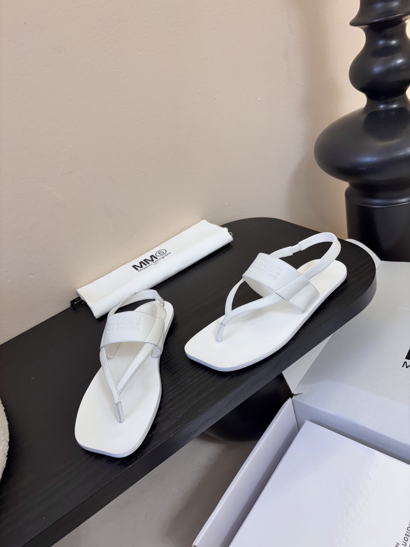 MM6新款春鞋 这是一款非常非常舒适的软底软面的万能搭的鞋子 鞋面鞋里都采用了无任何修饰的水染羊皮中底垫