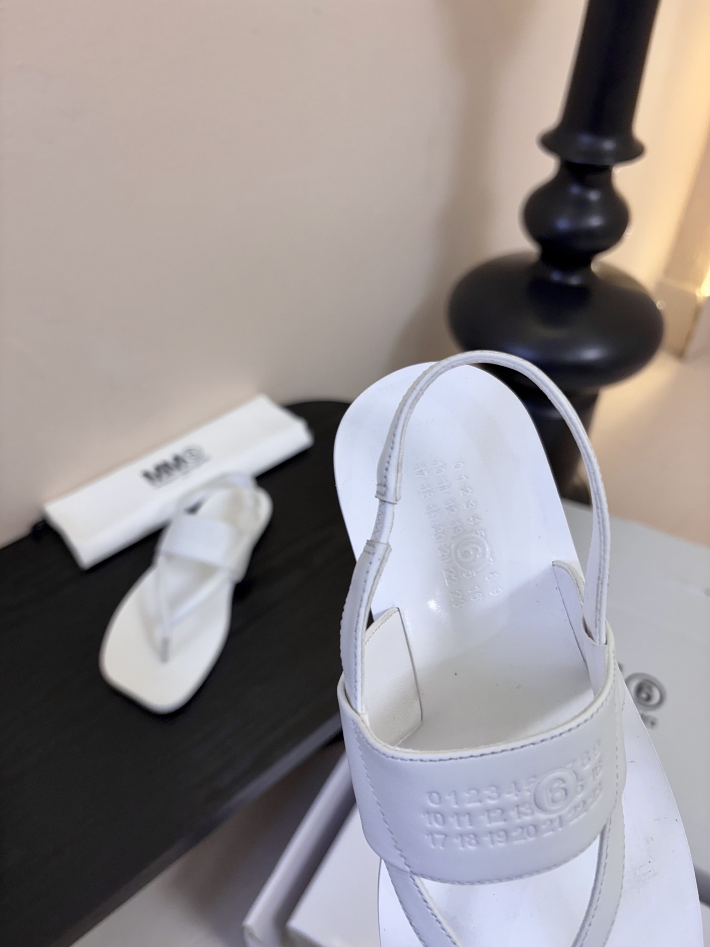 MM6新款春鞋 这是一款非常非常舒适的软底软面的万能搭的鞋子 鞋面鞋里都采用了无任何修饰的水染羊皮中底垫