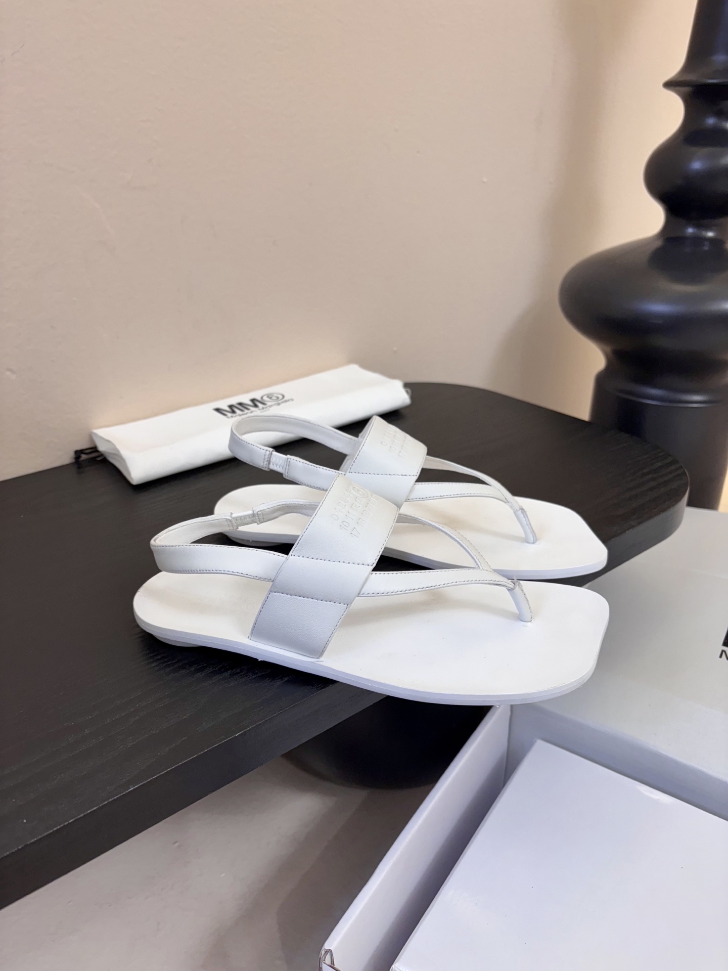 MM6新款春鞋 这是一款非常非常舒适的软底软面的万能搭的鞋子 鞋面鞋里都采用了无任何修饰的水染羊皮中底垫