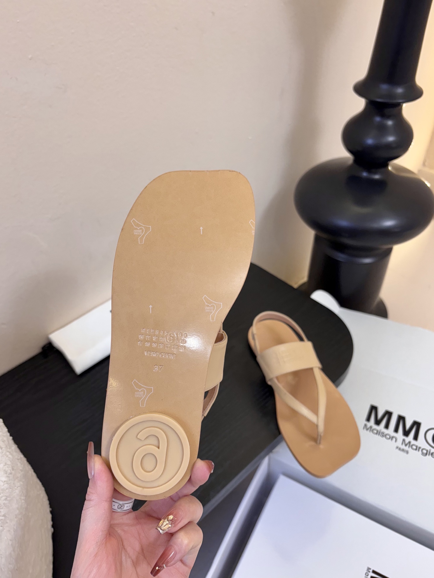 MM6新款春鞋 这是一款非常非常舒适的软底软面的万能搭的鞋子 鞋面鞋里都采用了无任何修饰的水染羊皮中底垫