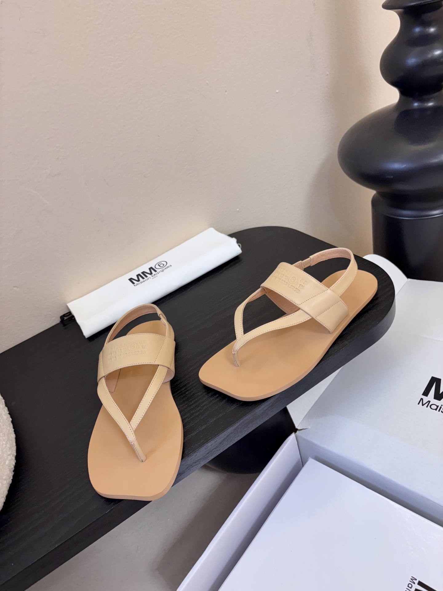 MM6新款春鞋 这是一款非常非常舒适的软底软面的万能搭的鞋子 鞋面鞋里都采用了无任何修饰的水染羊皮中底垫