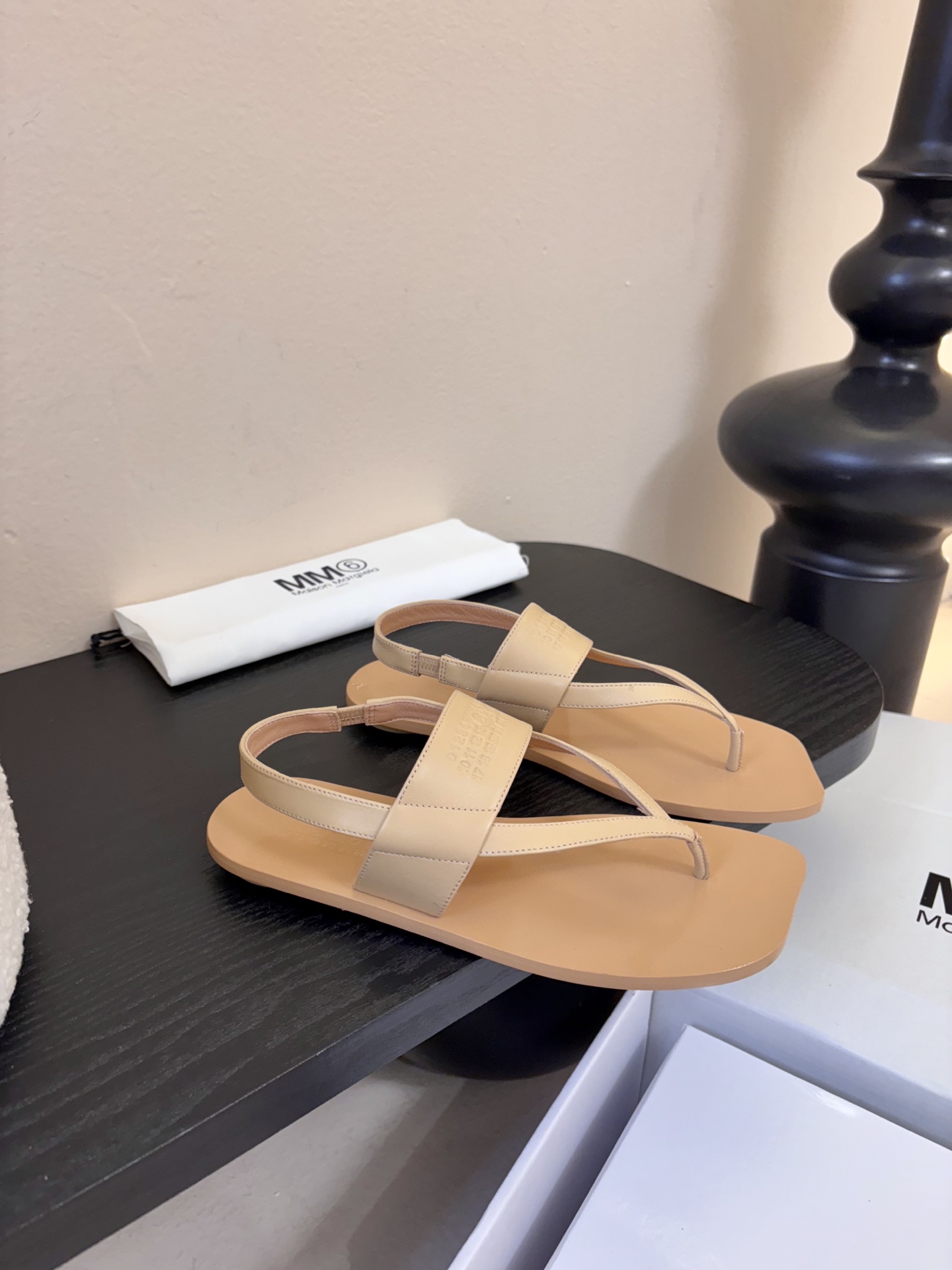 MM6新款春鞋 这是一款非常非常舒适的软底软面的万能搭的鞋子 鞋面鞋里都采用了无任何修饰的水染羊皮中底垫