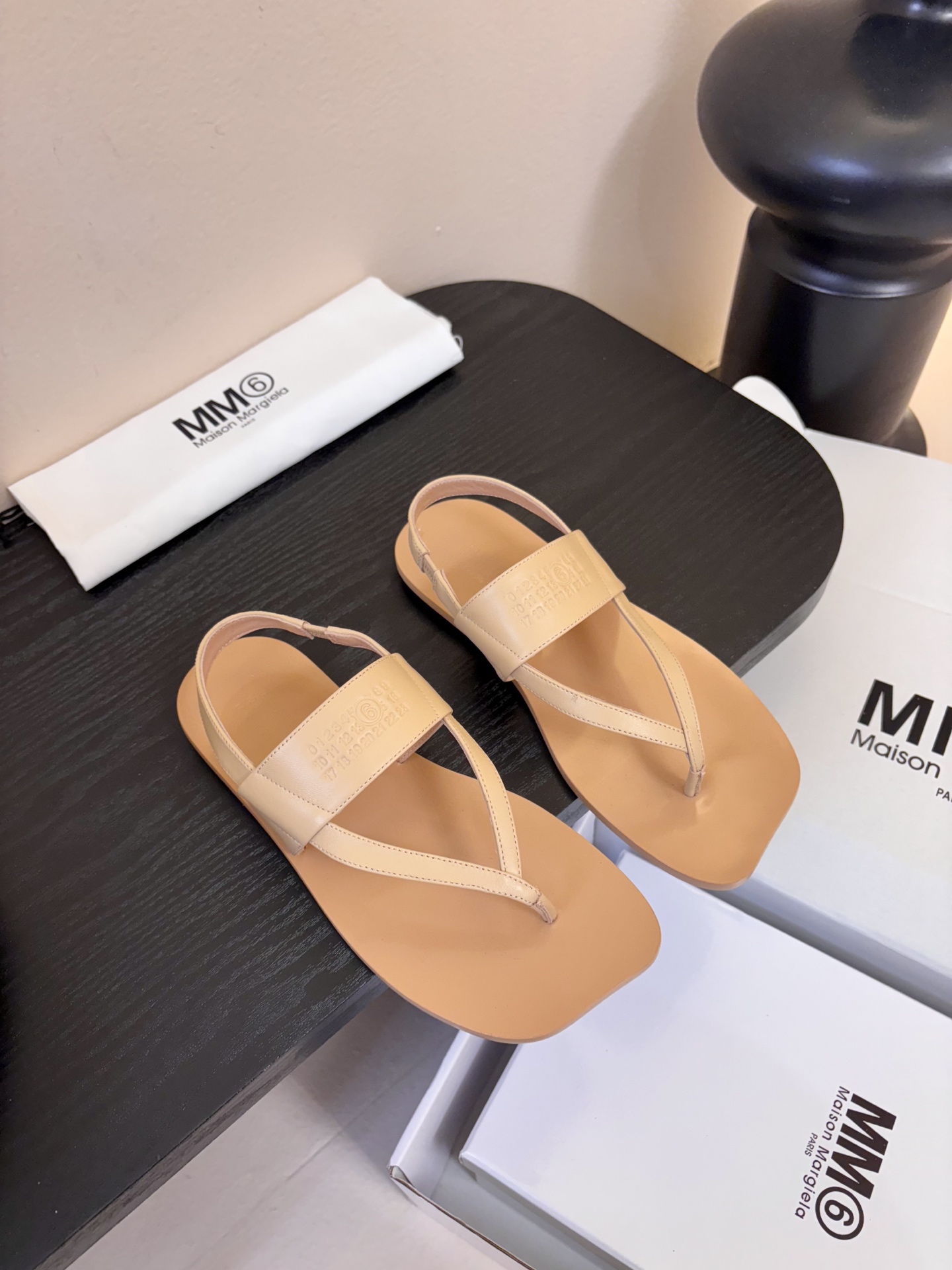 MM6新款春鞋 这是一款非常非常舒适的软底软面的万能搭的鞋子 鞋面鞋里都采用了无任何修饰的水染羊皮中底垫