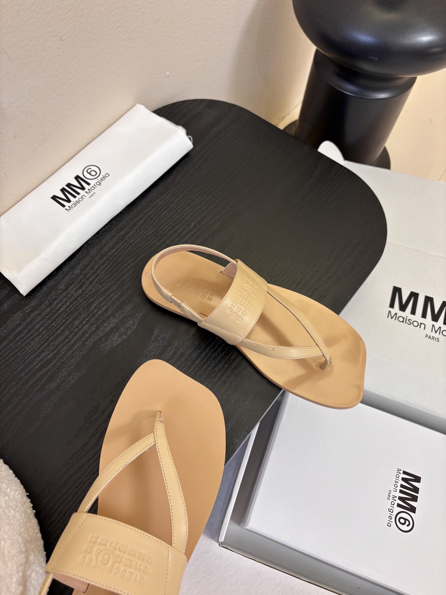 MM6新款春鞋 这是一款非常非常舒适的软底软面的万能搭的鞋子 鞋面鞋里都采用了无任何修饰的水染羊皮中底垫