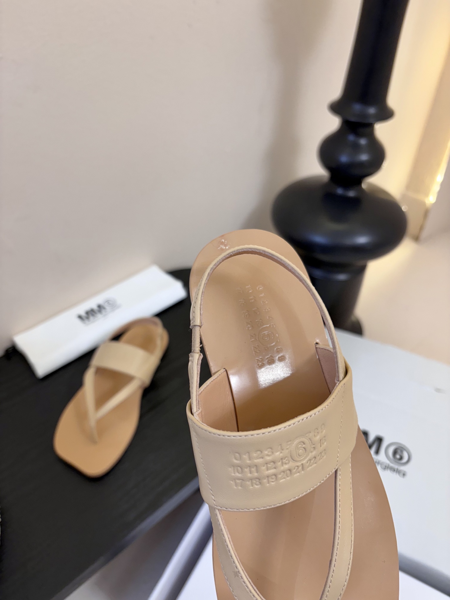 MM6新款春鞋 这是一款非常非常舒适的软底软面的万能搭的鞋子 鞋面鞋里都采用了无任何修饰的水染羊皮中底垫
