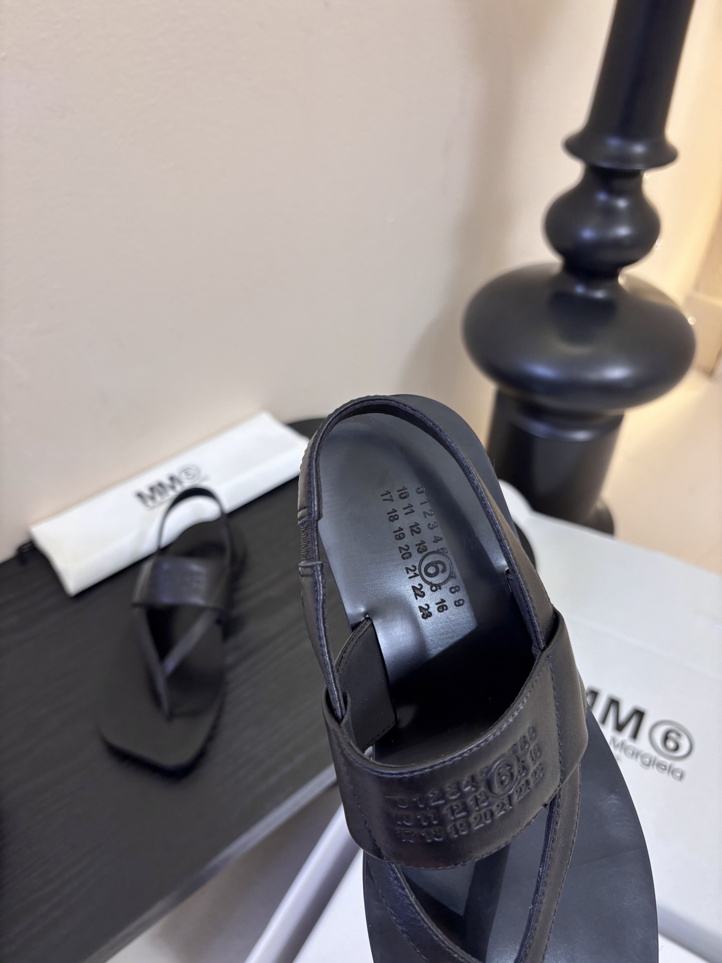 MM6新款春鞋 这是一款非常非常舒适的软底软面的万能搭的鞋子 鞋面鞋里都采用了无任何修饰的水染羊皮中底垫