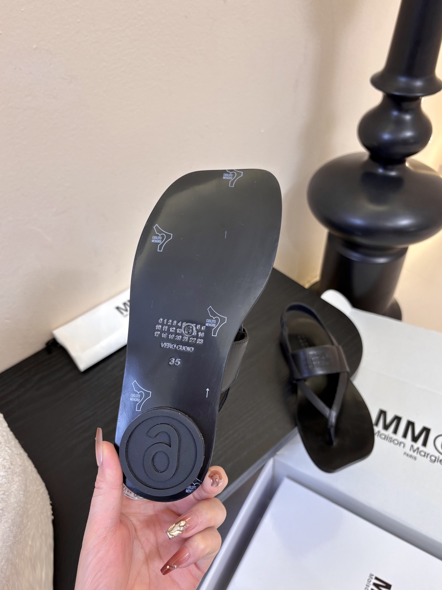 MM6新款春鞋 这是一款非常非常舒适的软底软面的万能搭的鞋子 鞋面鞋里都采用了无任何修饰的水染羊皮中底垫