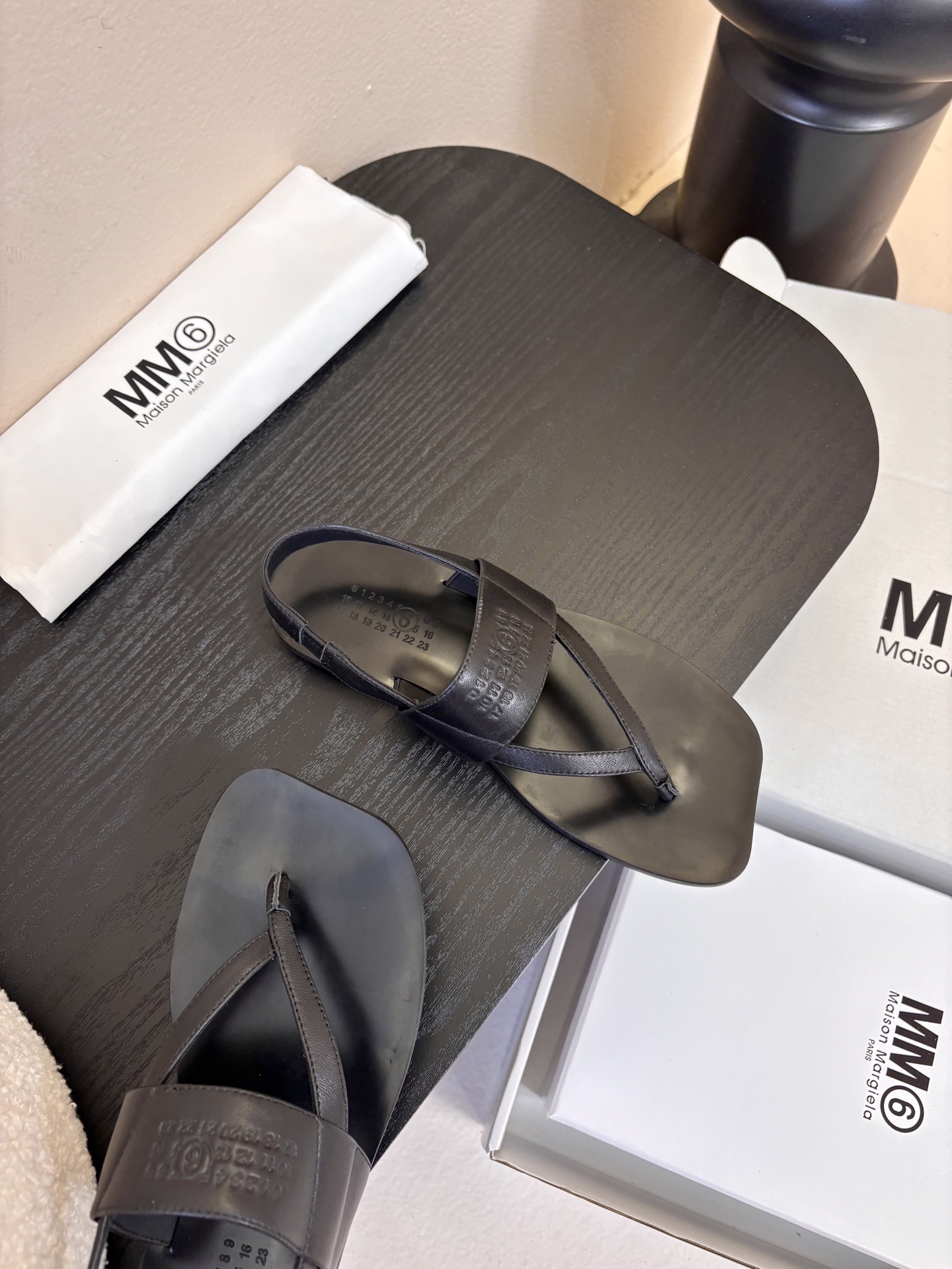 MM6新款春鞋 这是一款非常非常舒适的软底软面的万能搭的鞋子 鞋面鞋里都采用了无任何修饰的水染羊皮中底垫