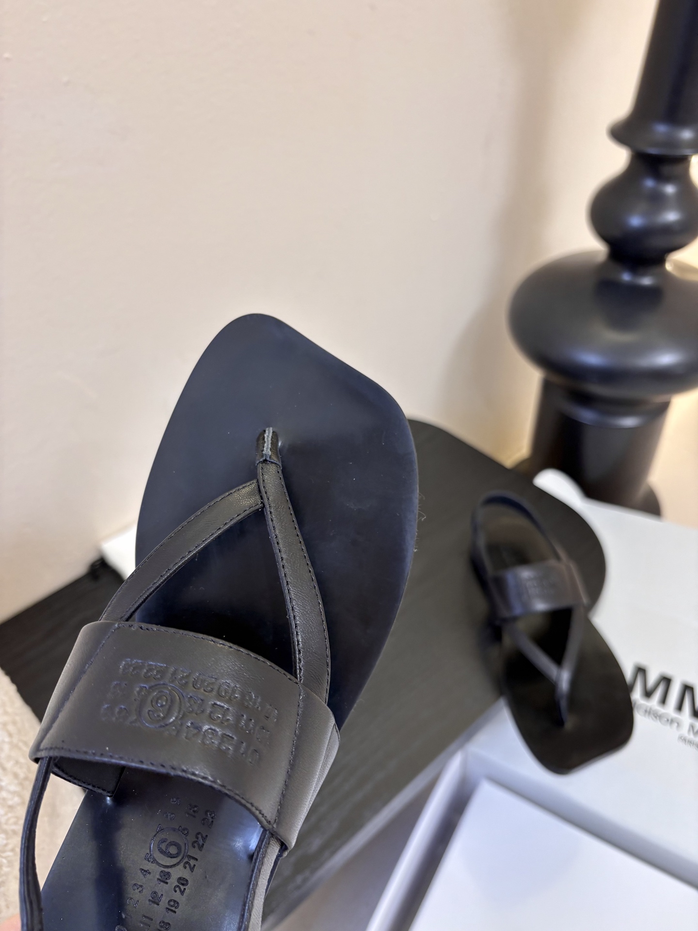 MM6新款春鞋 这是一款非常非常舒适的软底软面的万能搭的鞋子 鞋面鞋里都采用了无任何修饰的水染羊皮中底垫