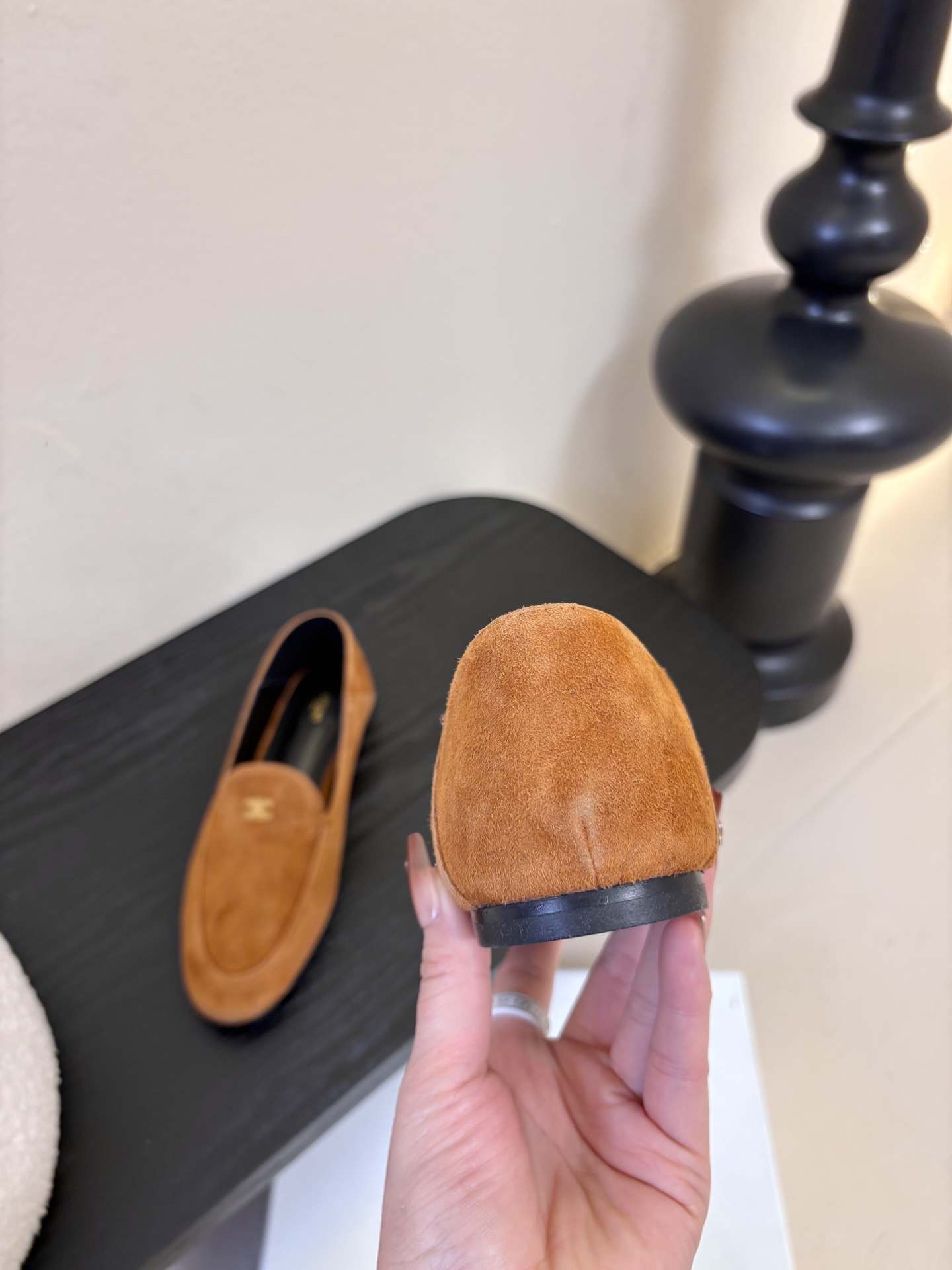 CELINE* 新款圆头乐福鞋 小皮鞋 老钱风 简约 舒适不压脚背～这款布洛克鞋线条简约设计经典，饰以C