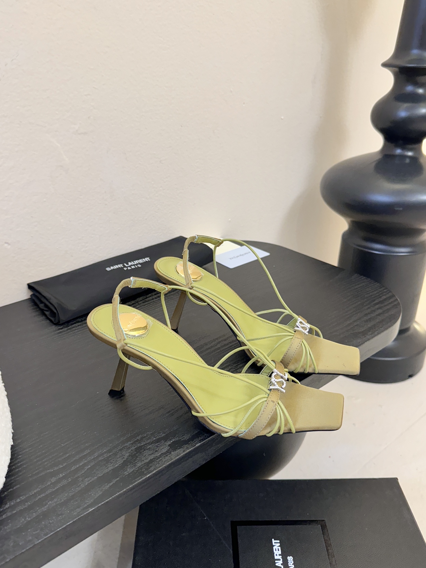圣罗兰Saint Lauren* ss新YSL Logo方头凉鞋Ysl走秀款高跟鞋 各种小裙子搭配起来 