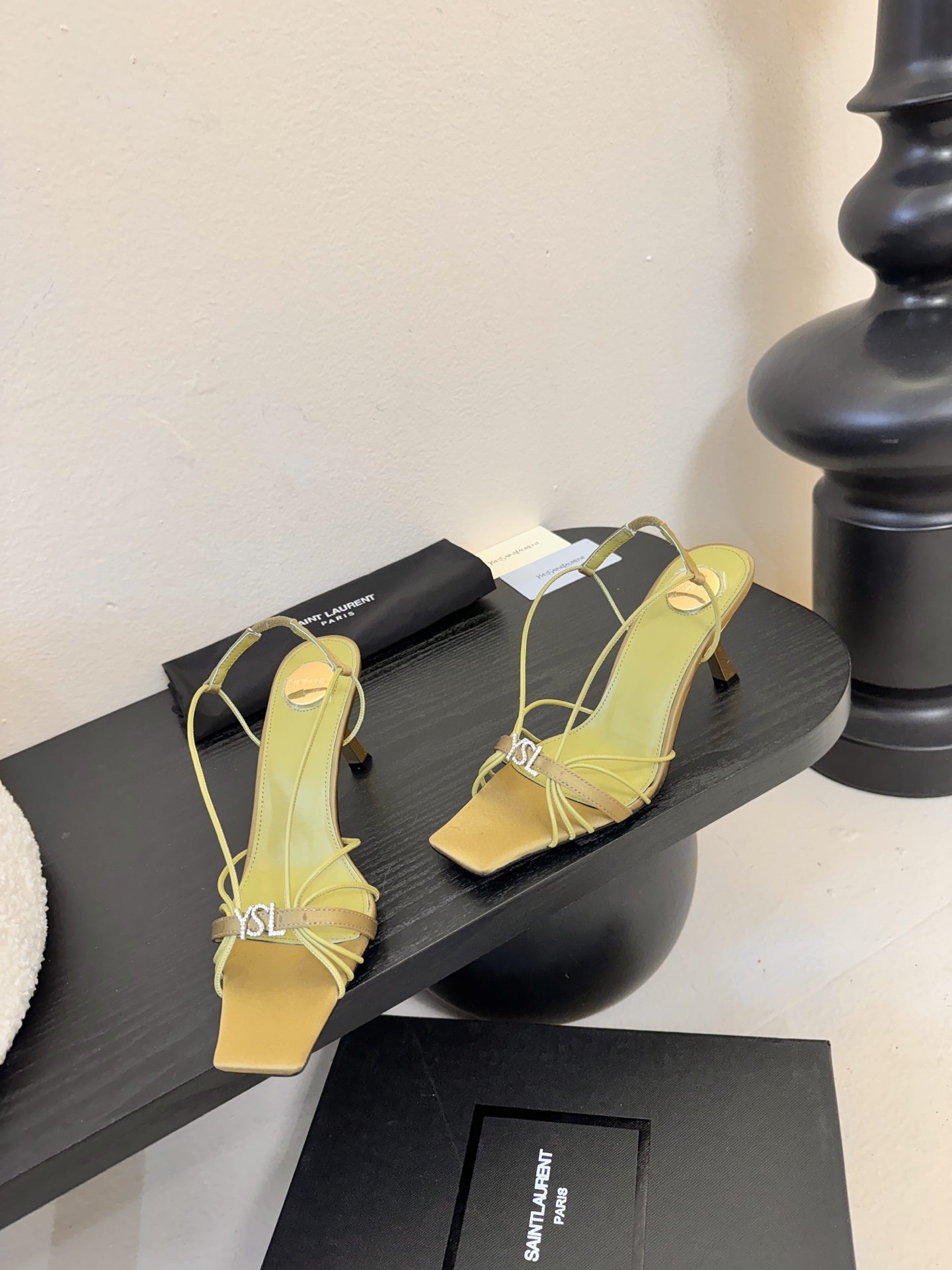 圣罗兰Saint Lauren* ss新YSL Logo方头凉鞋Ysl走秀款高跟鞋 各种小裙子搭配起来 