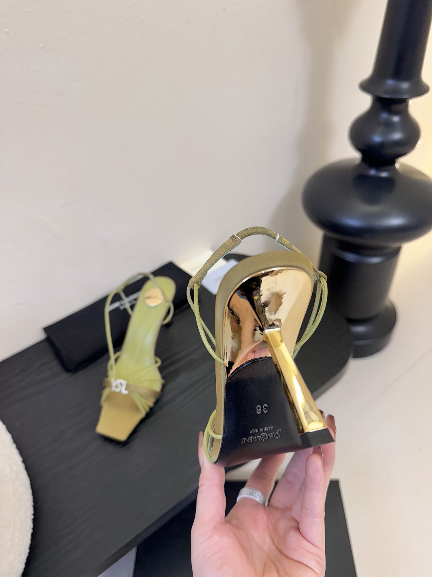 圣罗兰Saint Lauren* ss新YSL Logo方头凉鞋Ysl走秀款高跟鞋 各种小裙子搭配起来 