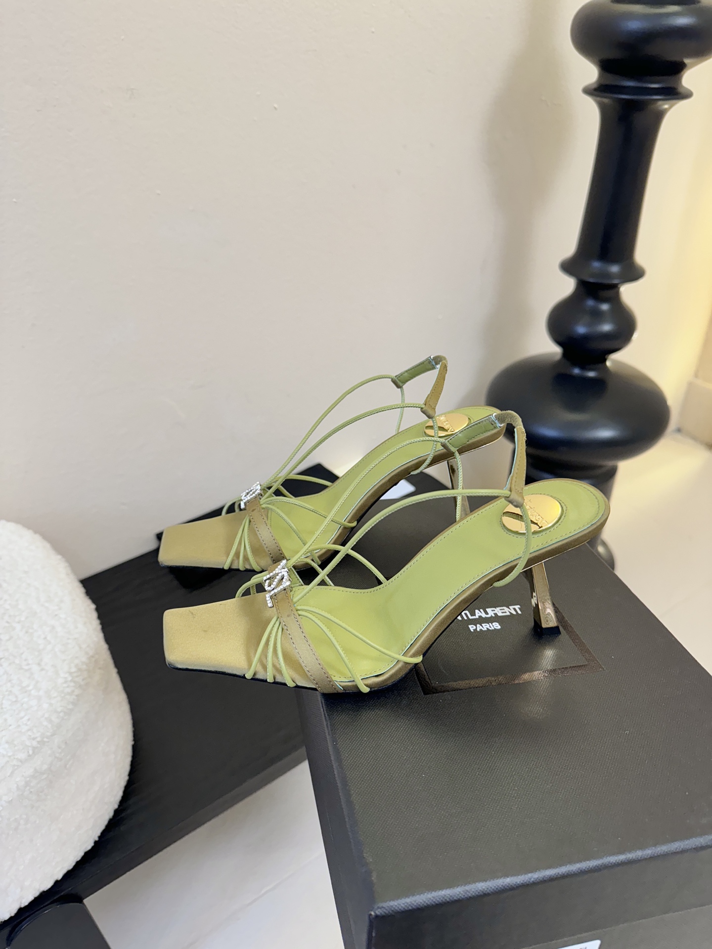 圣罗兰Saint Lauren* ss新YSL Logo方头凉鞋Ysl走秀款高跟鞋 各种小裙子搭配起来 