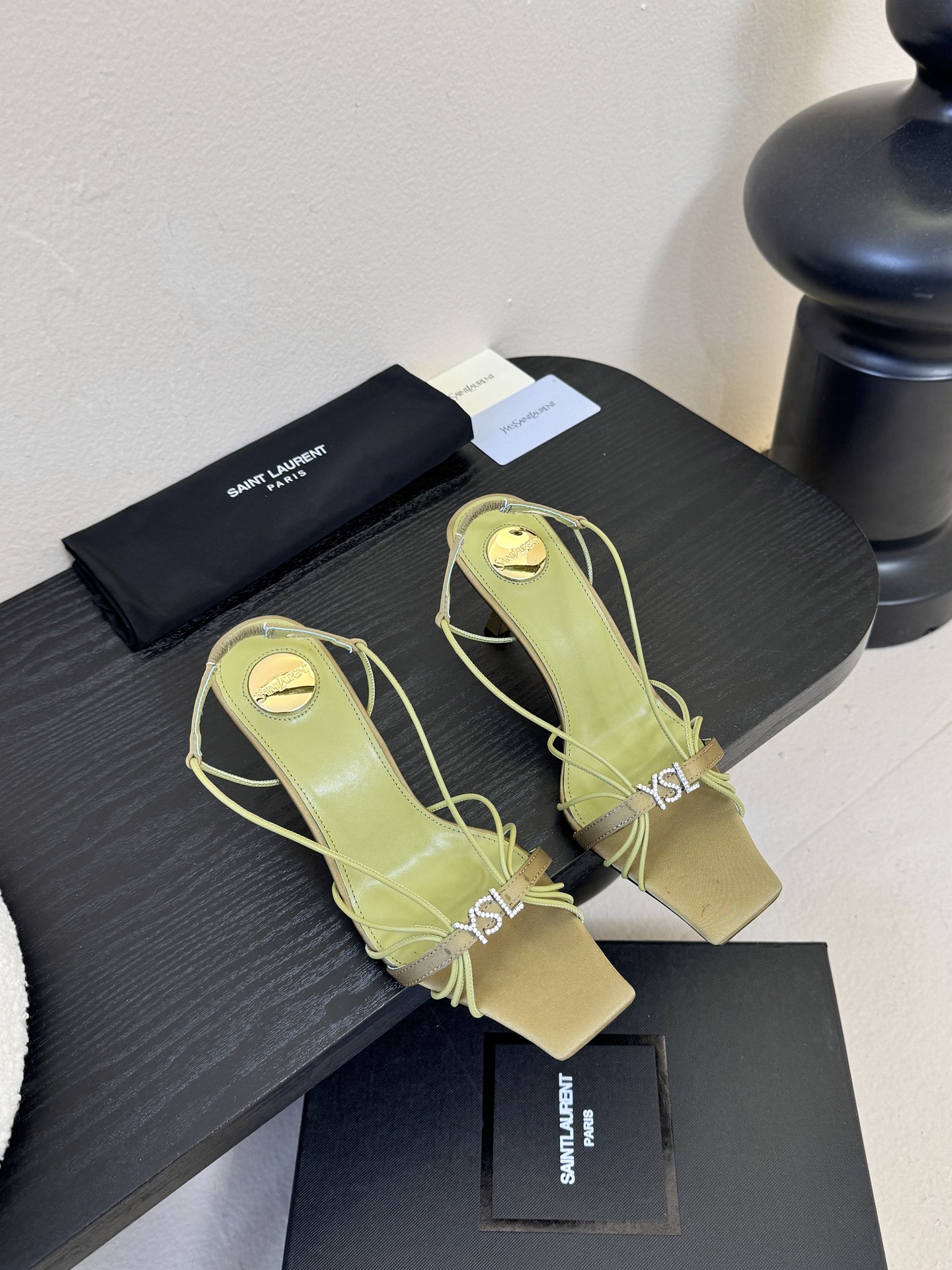 圣罗兰Saint Lauren* ss新YSL Logo方头凉鞋Ysl走秀款高跟鞋 各种小裙子搭配起来 