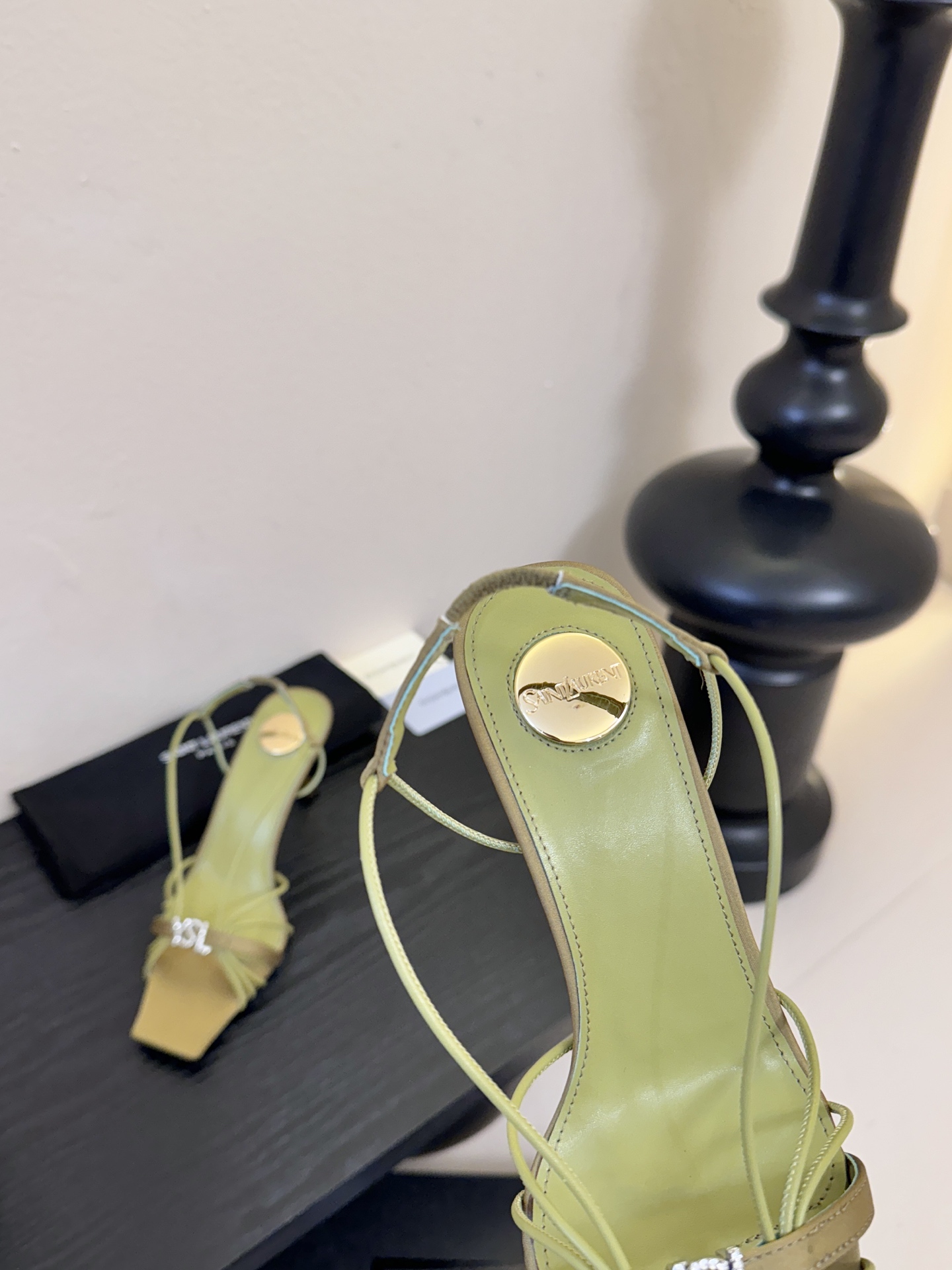 圣罗兰Saint Lauren* ss新YSL Logo方头凉鞋Ysl走秀款高跟鞋 各种小裙子搭配起来 