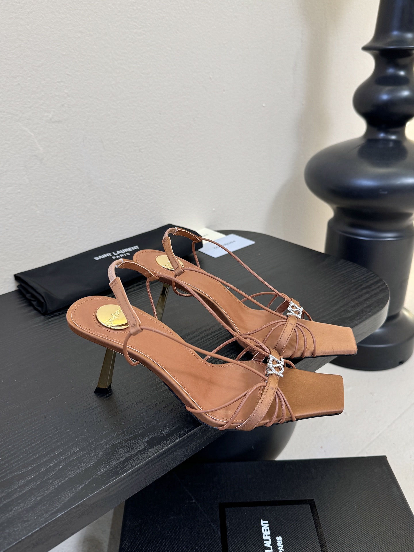 圣罗兰Saint Lauren* ss新YSL Logo方头凉鞋Ysl走秀款高跟鞋 各种小裙子搭配起来 