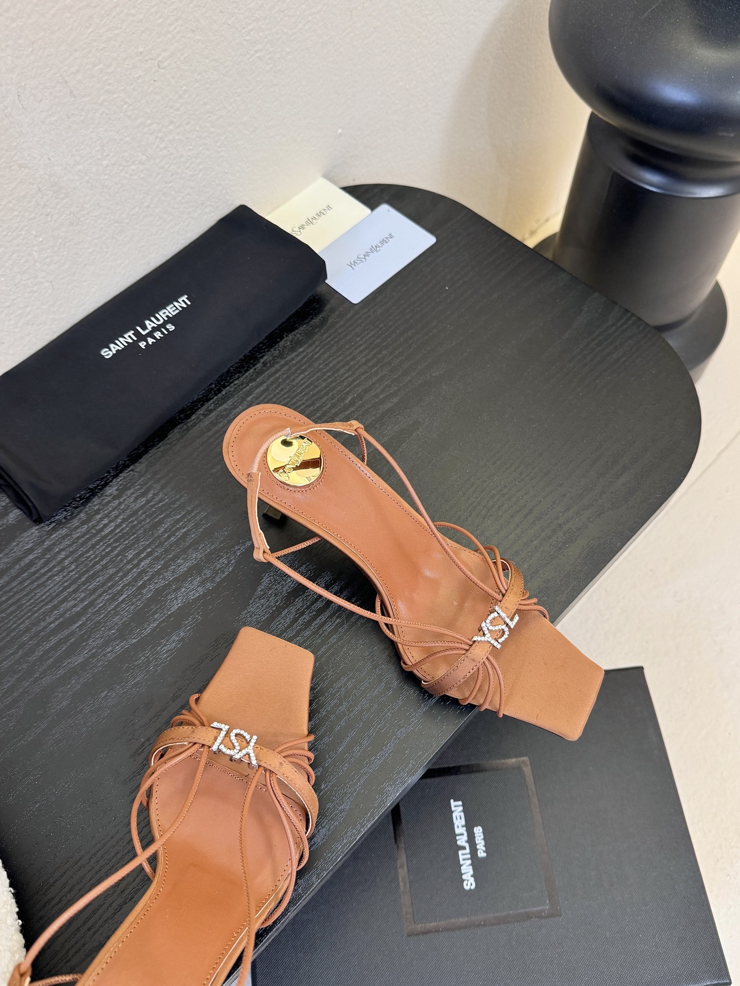 圣罗兰Saint Lauren* ss新YSL Logo方头凉鞋Ysl走秀款高跟鞋 各种小裙子搭配起来 