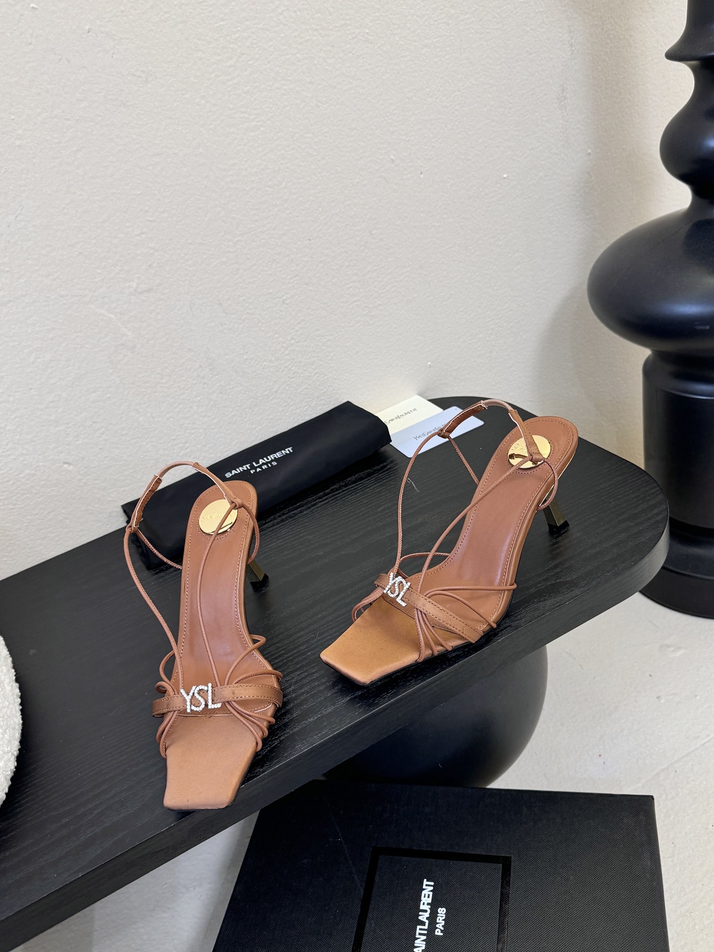 圣罗兰Saint Lauren* ss新YSL Logo方头凉鞋Ysl走秀款高跟鞋 各种小裙子搭配起来 