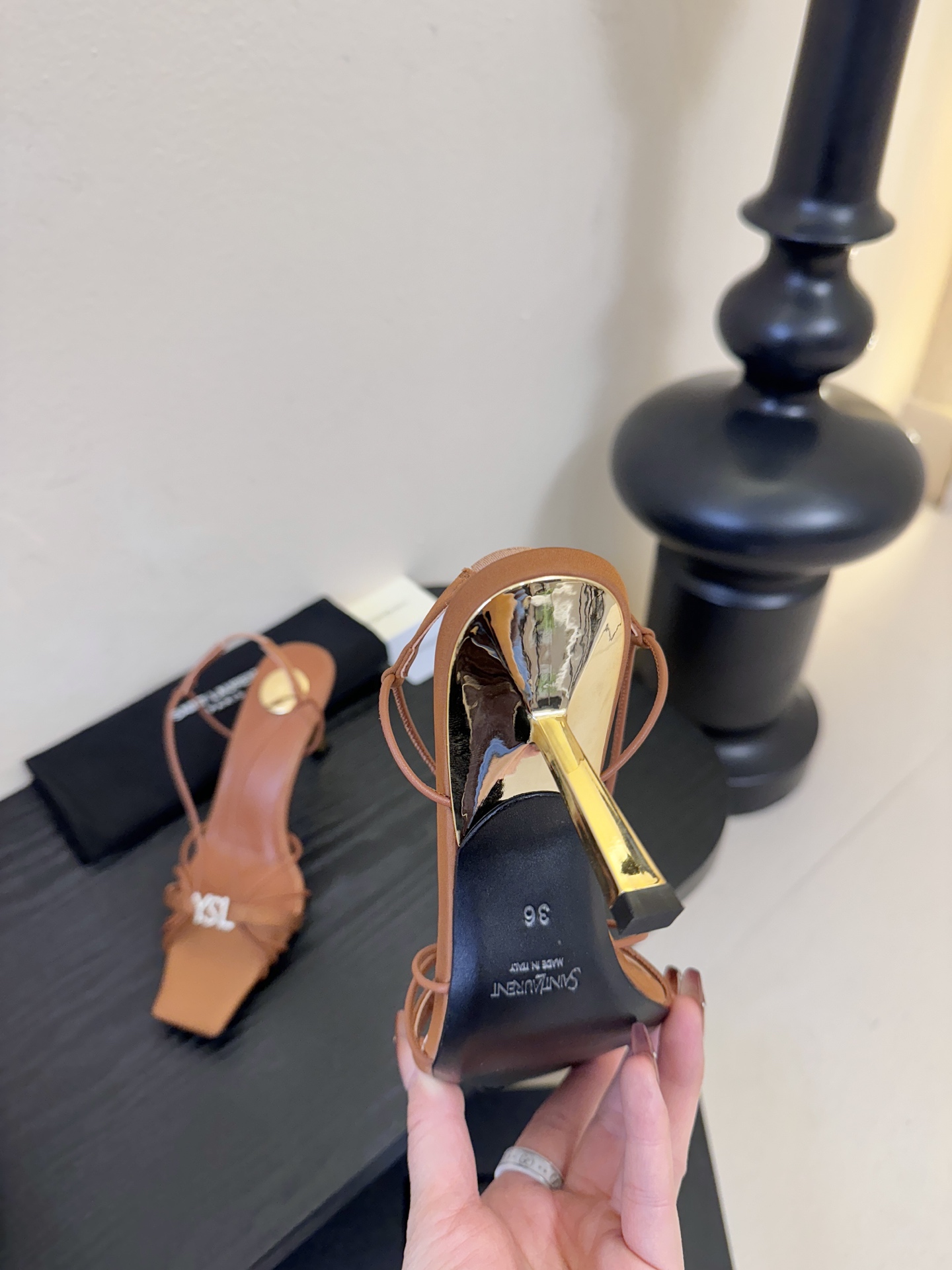 圣罗兰Saint Lauren* ss新YSL Logo方头凉鞋Ysl走秀款高跟鞋 各种小裙子搭配起来 