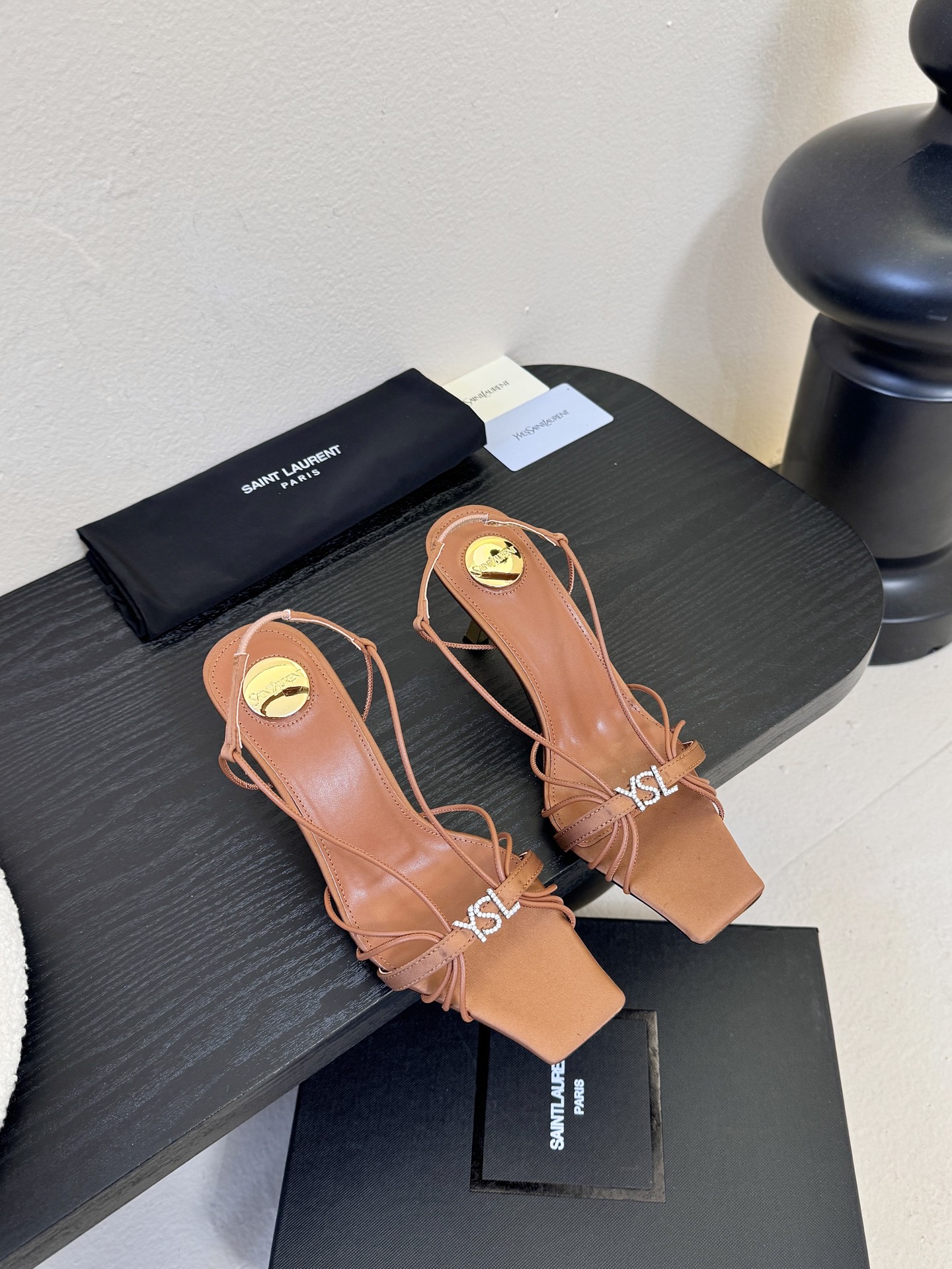 圣罗兰Saint Lauren* ss新YSL Logo方头凉鞋Ysl走秀款高跟鞋 各种小裙子搭配起来 