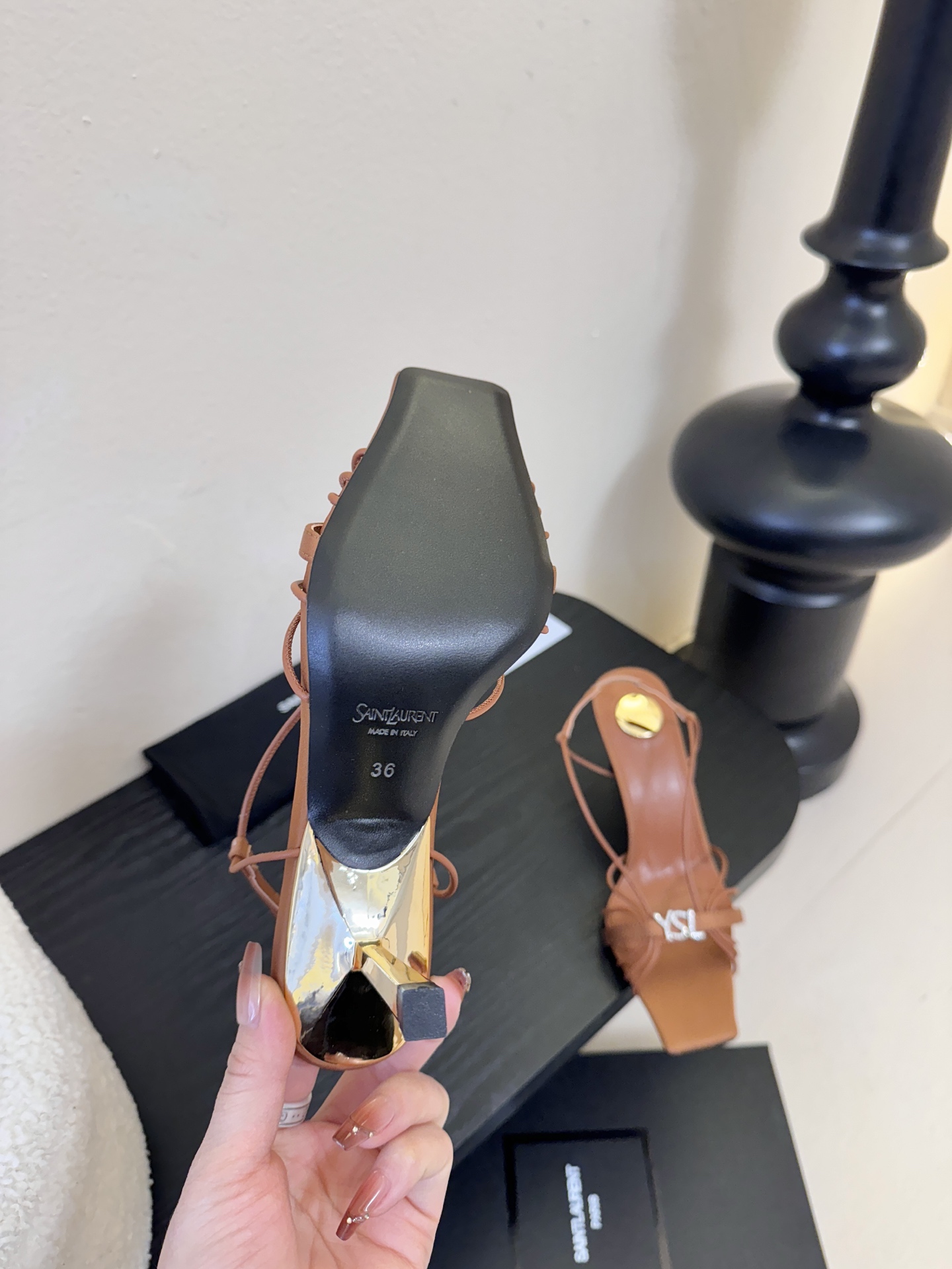 圣罗兰Saint Lauren* ss新YSL Logo方头凉鞋Ysl走秀款高跟鞋 各种小裙子搭配起来 