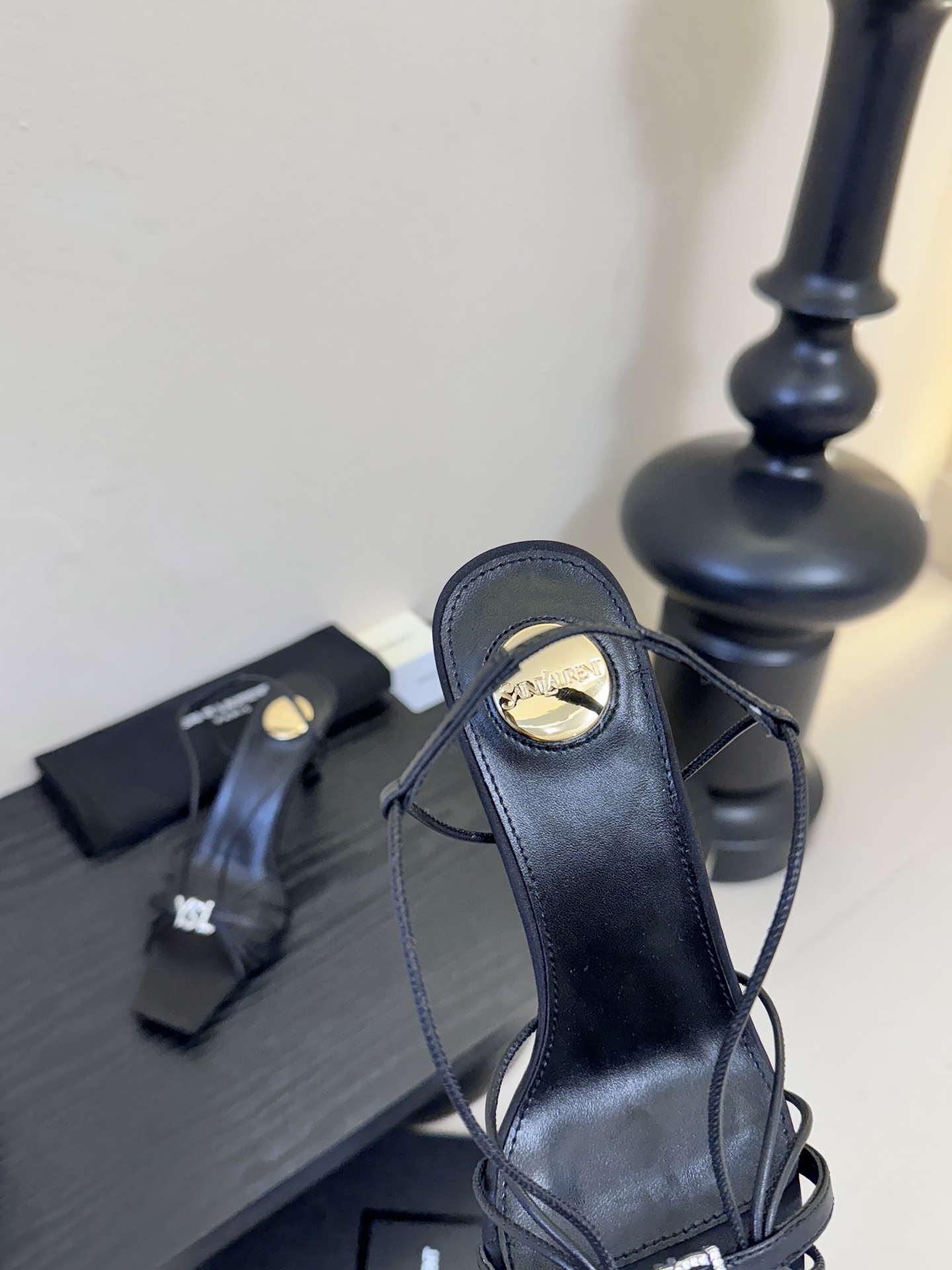 圣罗兰Saint Lauren* ss新YSL Logo方头凉鞋Ysl走秀款高跟鞋 各种小裙子搭配起来 