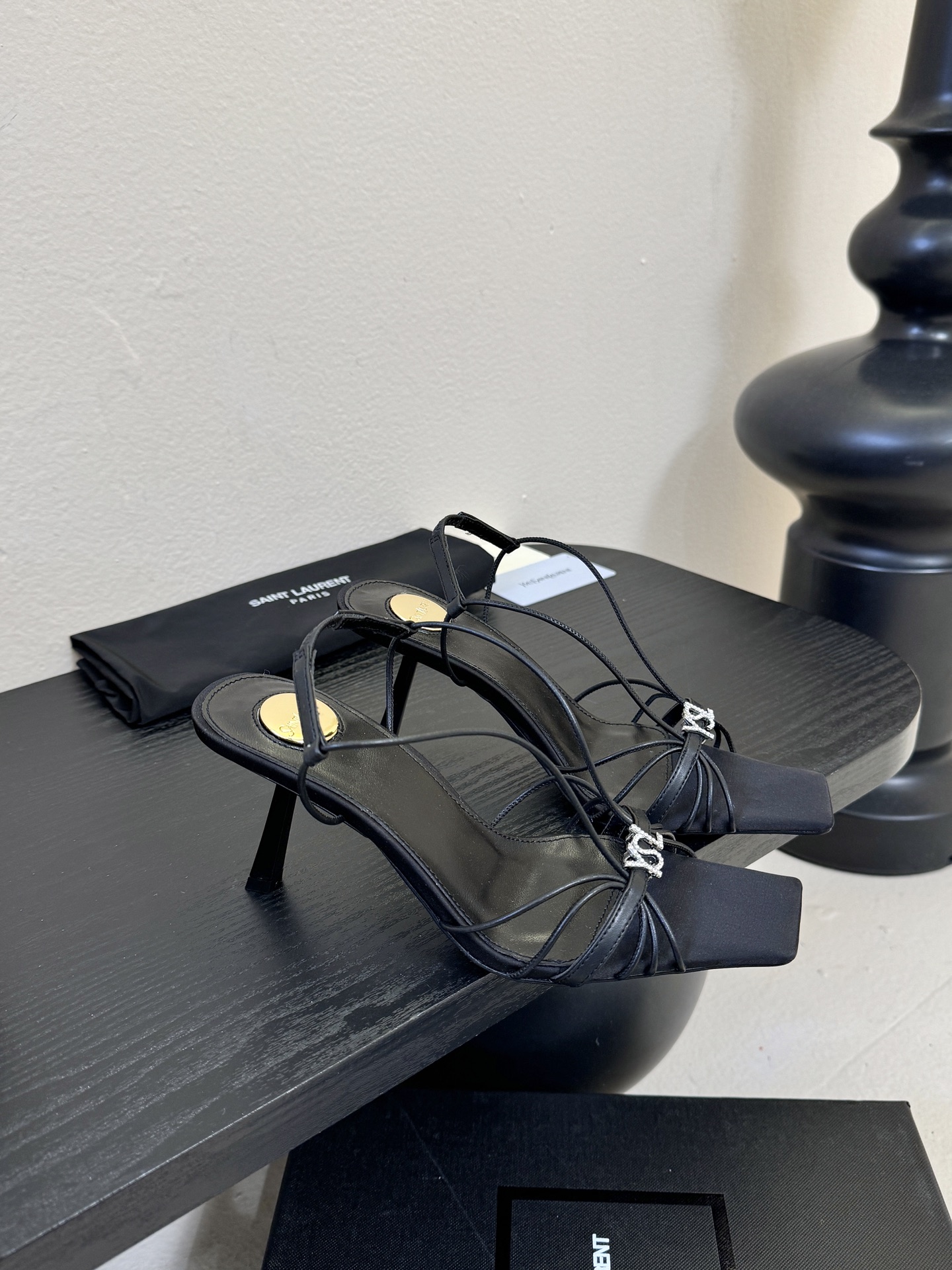 圣罗兰Saint Lauren* ss新YSL Logo方头凉鞋Ysl走秀款高跟鞋 各种小裙子搭配起来 
