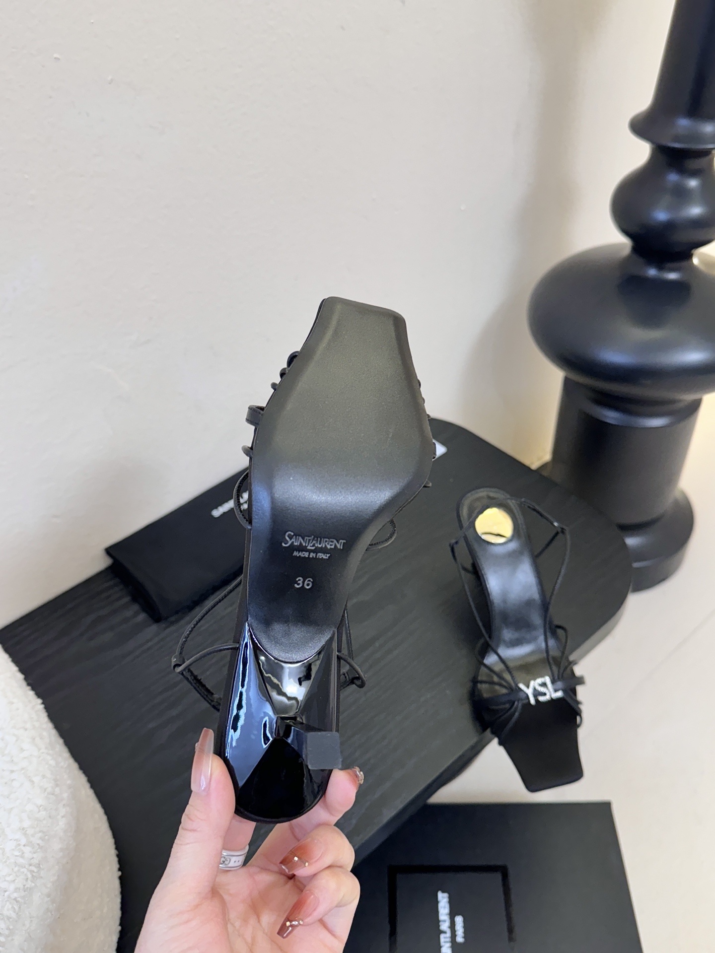 圣罗兰Saint Lauren* ss新YSL Logo方头凉鞋Ysl走秀款高跟鞋 各种小裙子搭配起来 