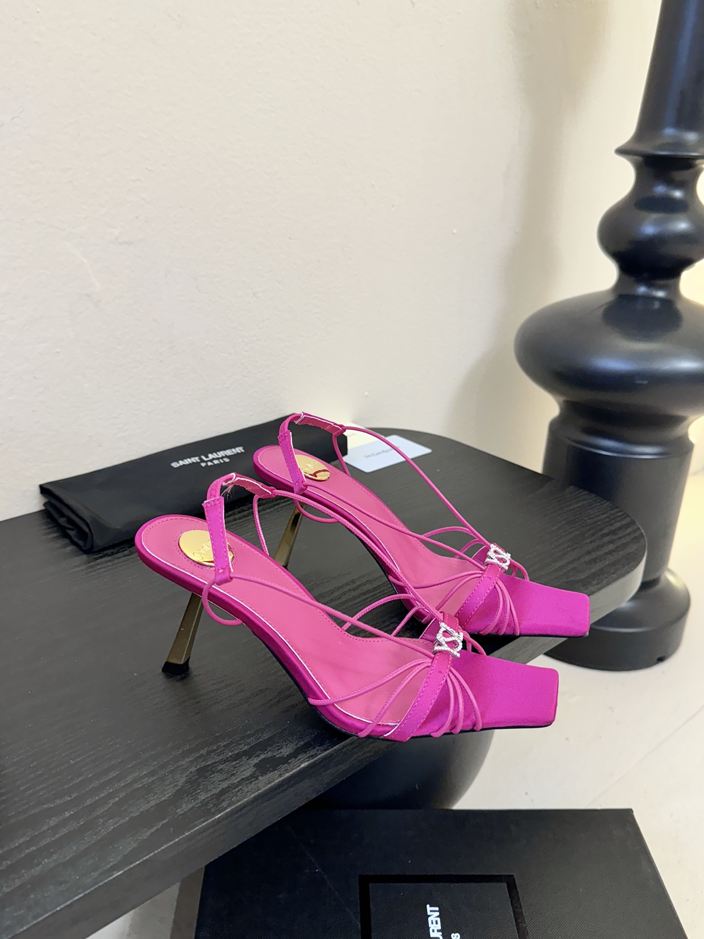 圣罗兰Saint Lauren* ss新YSL Logo方头凉鞋Ysl走秀款高跟鞋 各种小裙子搭配起来 