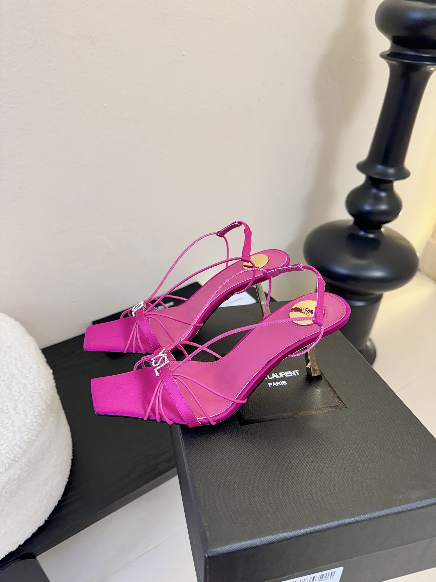 圣罗兰Saint Lauren* ss新YSL Logo方头凉鞋Ysl走秀款高跟鞋 各种小裙子搭配起来 