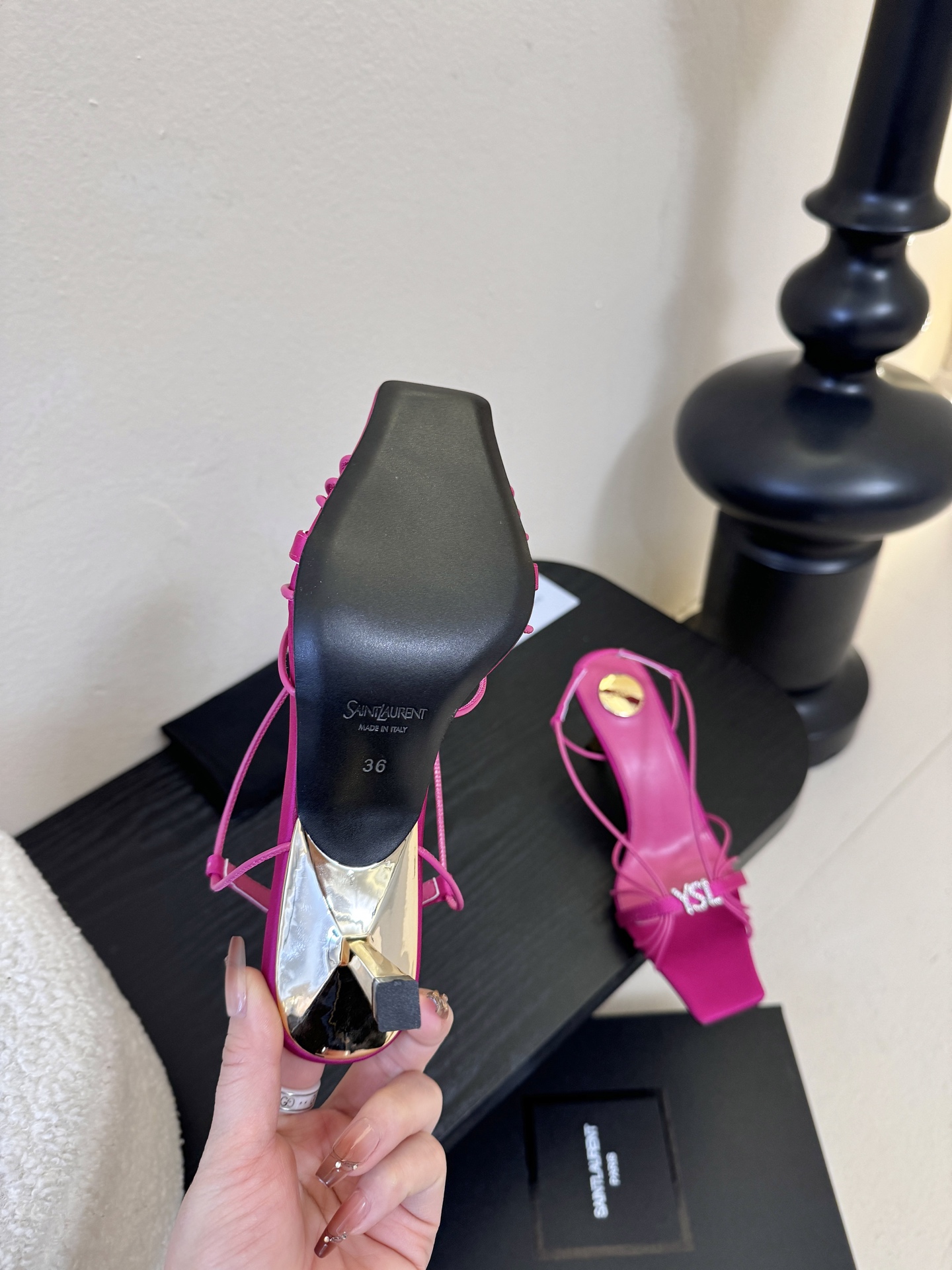 圣罗兰Saint Lauren* ss新YSL Logo方头凉鞋Ysl走秀款高跟鞋 各种小裙子搭配起来 