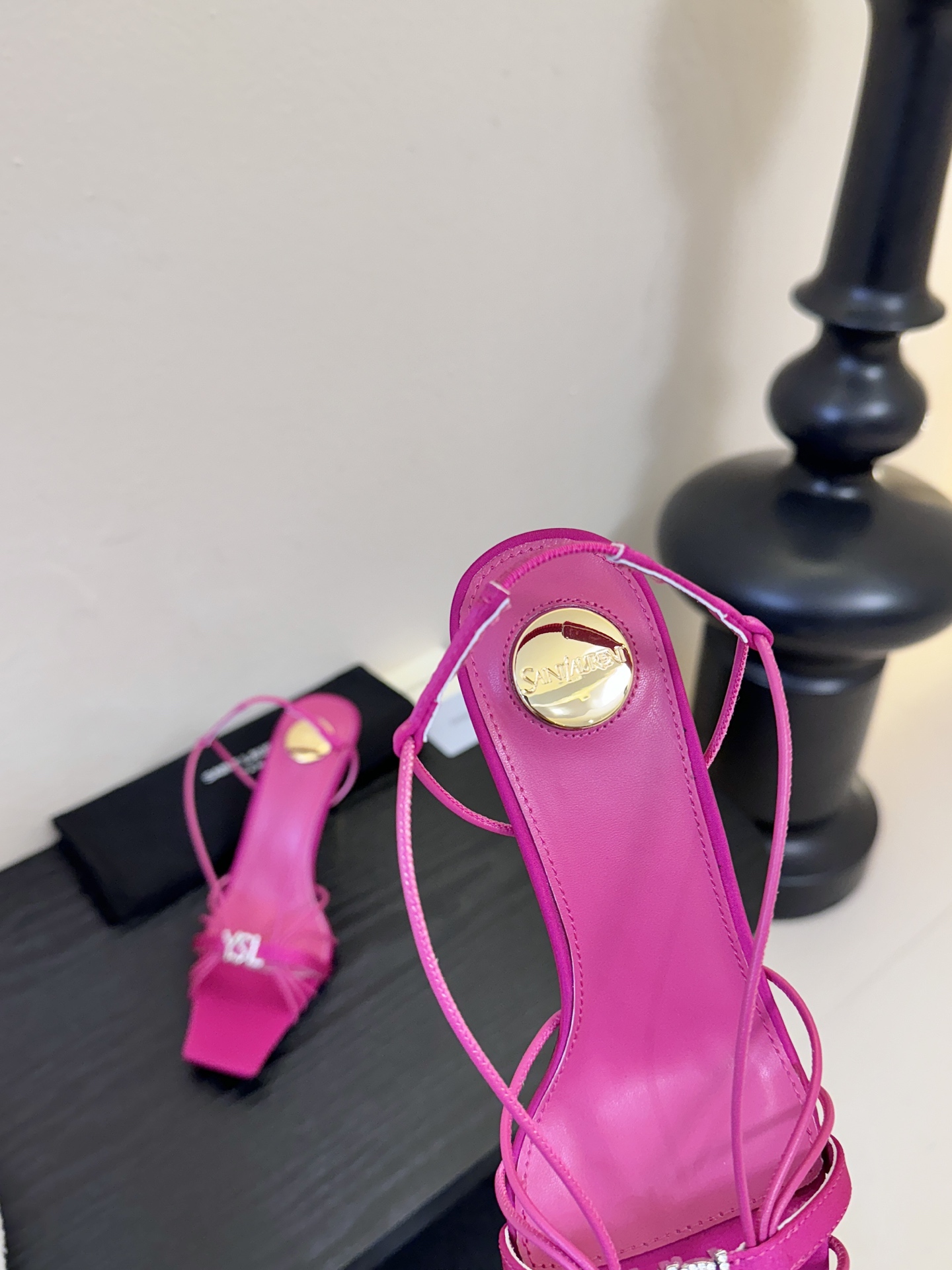 圣罗兰Saint Lauren* ss新YSL Logo方头凉鞋Ysl走秀款高跟鞋 各种小裙子搭配起来 