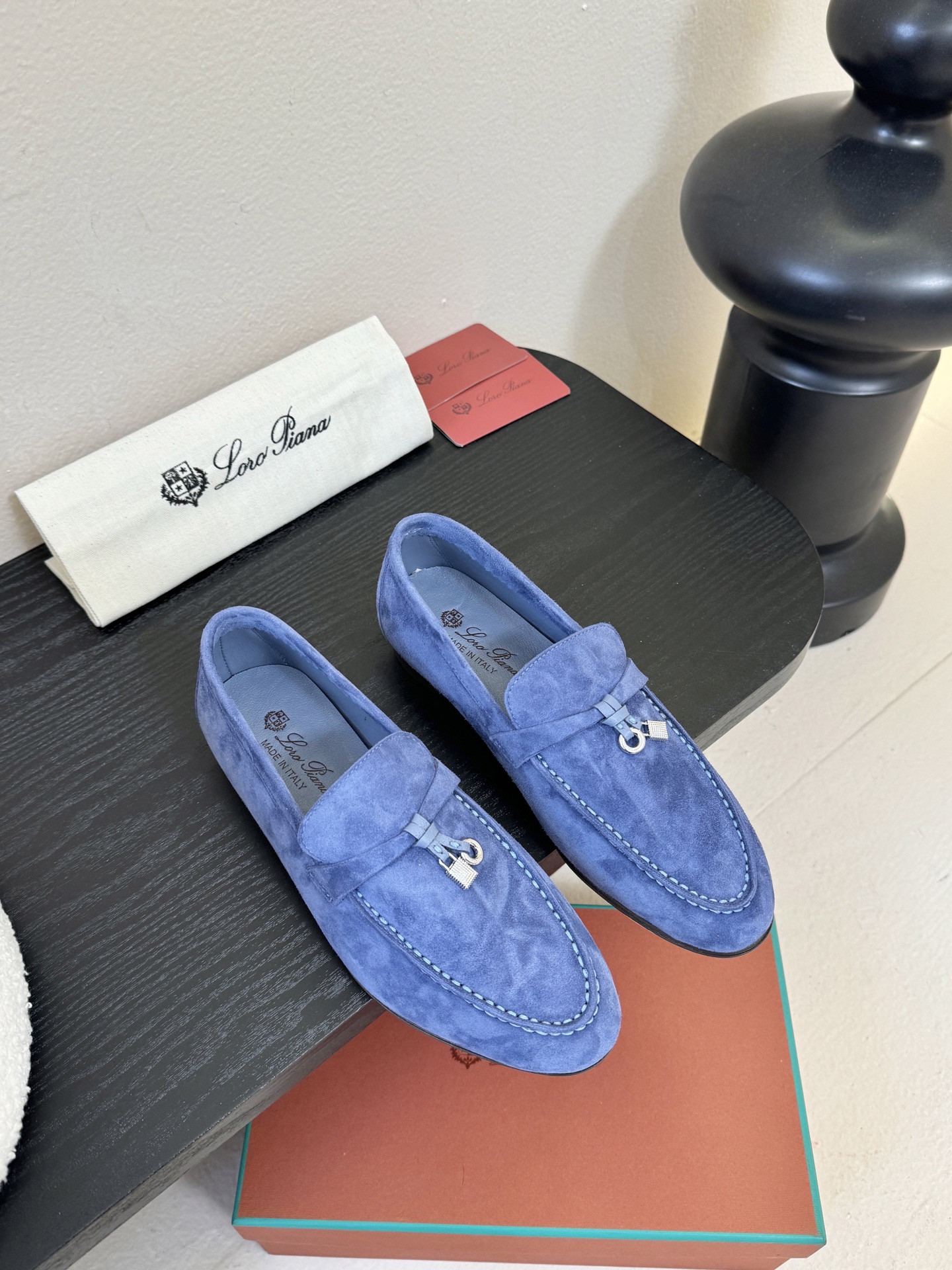 Loropiana经典情侣款高丝光牛皮乐福皮鞋🔥🔥🔥🔥🔥LP一直是以好穿舒适为主的设计风格 这几年老钱风