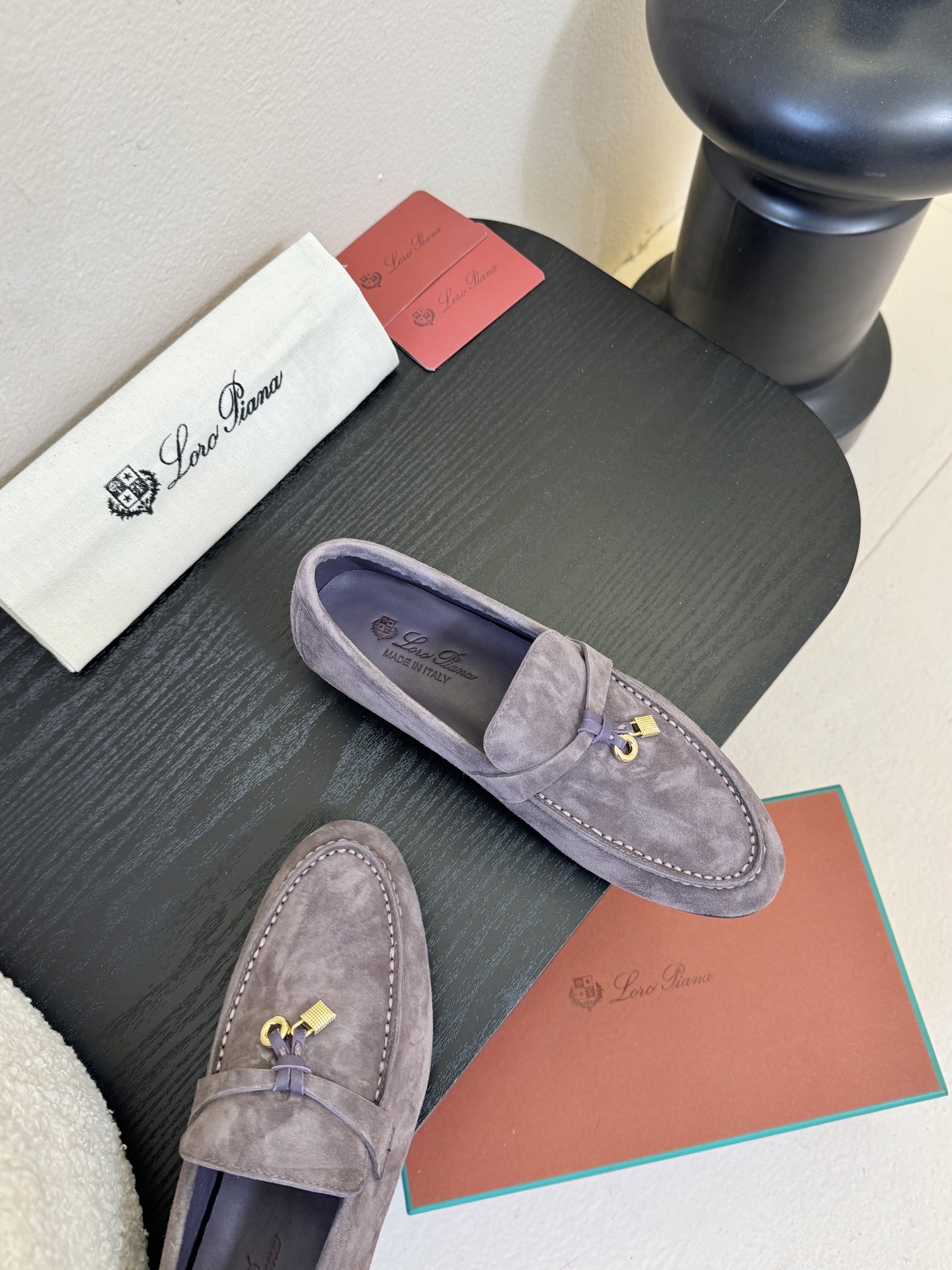 Loropiana经典情侣款高丝光牛皮乐福皮鞋🔥🔥🔥🔥🔥LP一直是以好穿舒适为主的设计风格 这几年老钱风