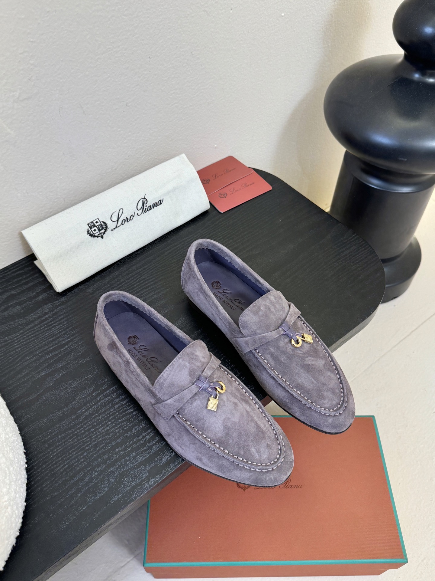 Loropiana经典情侣款高丝光牛皮乐福皮鞋🔥🔥🔥🔥🔥LP一直是以好穿舒适为主的设计风格 这几年老钱风