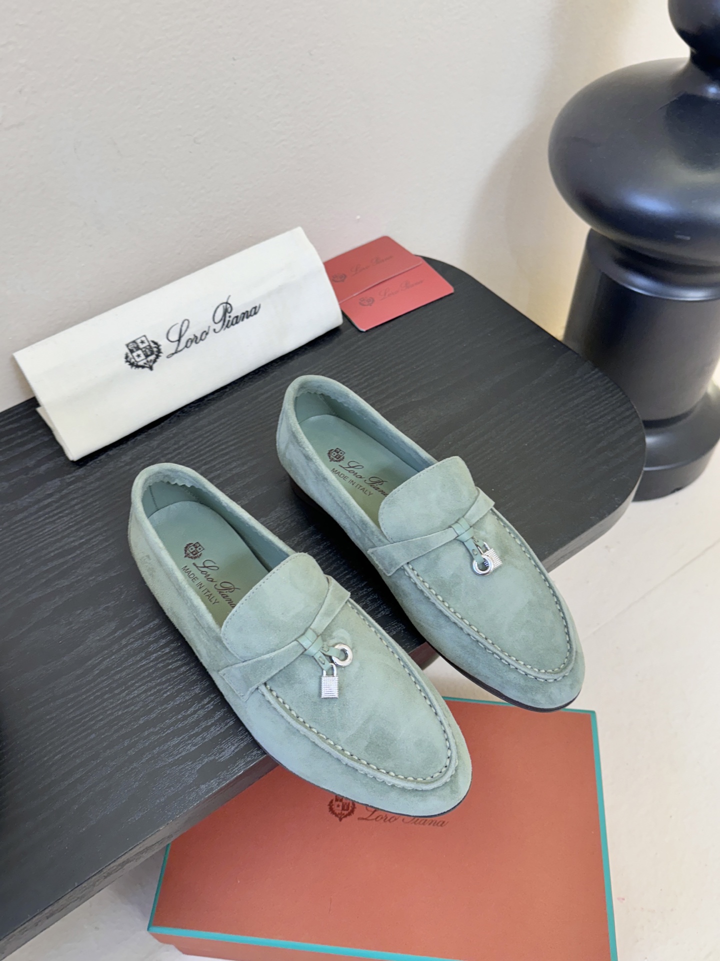 Loropiana经典情侣款高丝光牛皮乐福皮鞋🔥🔥🔥🔥🔥LP一直是以好穿舒适为主的设计风格 这几年老钱风