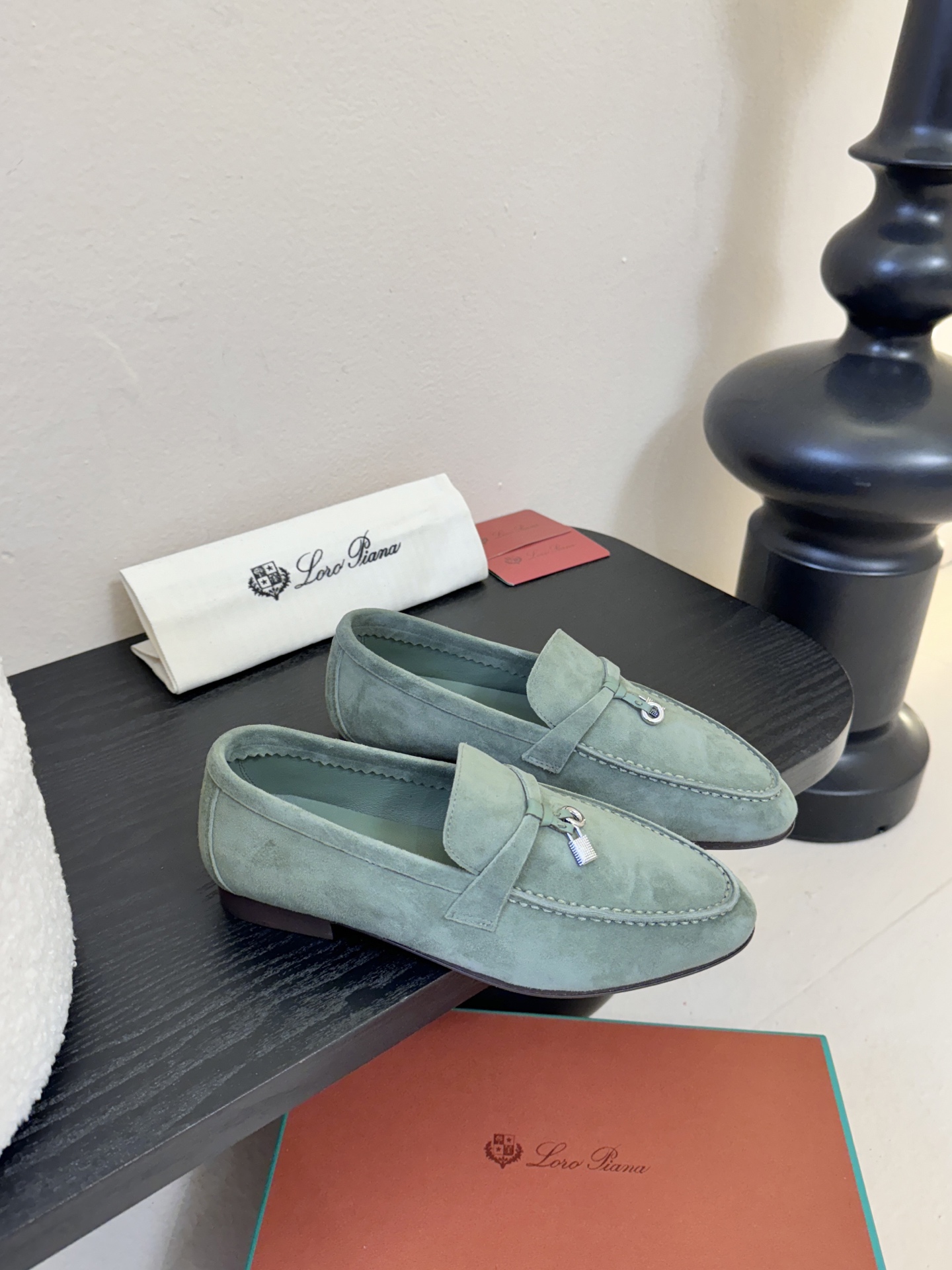 Loropiana经典情侣款高丝光牛皮乐福皮鞋🔥🔥🔥🔥🔥LP一直是以好穿舒适为主的设计风格 这几年老钱风