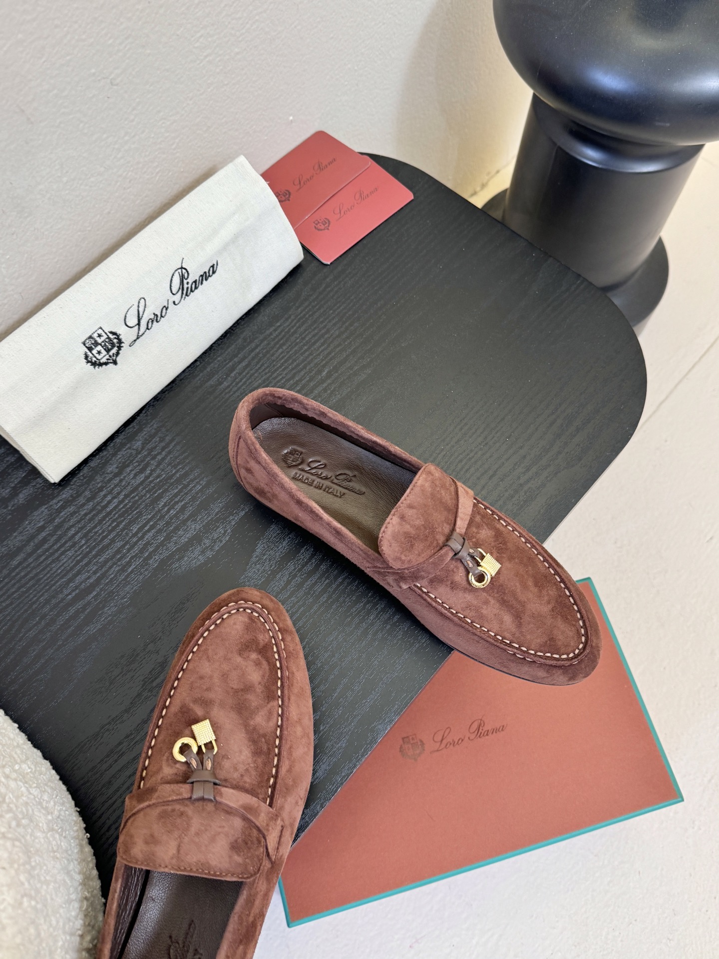 Loropiana经典情侣款高丝光牛皮乐福皮鞋🔥🔥🔥🔥🔥LP一直是以好穿舒适为主的设计风格 这几年老钱风