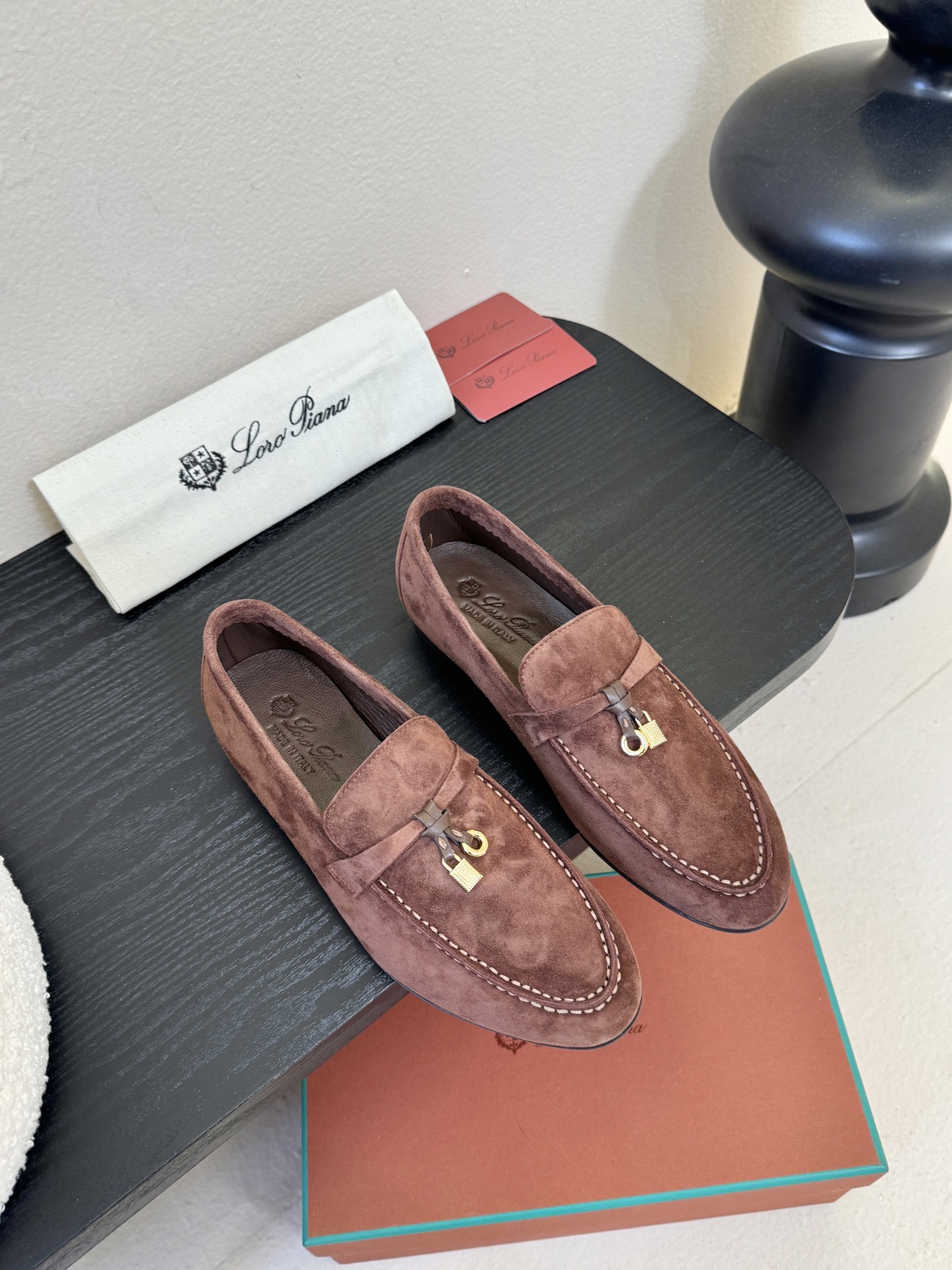 Loropiana经典情侣款高丝光牛皮乐福皮鞋🔥🔥🔥🔥🔥LP一直是以好穿舒适为主的设计风格 这几年老钱风