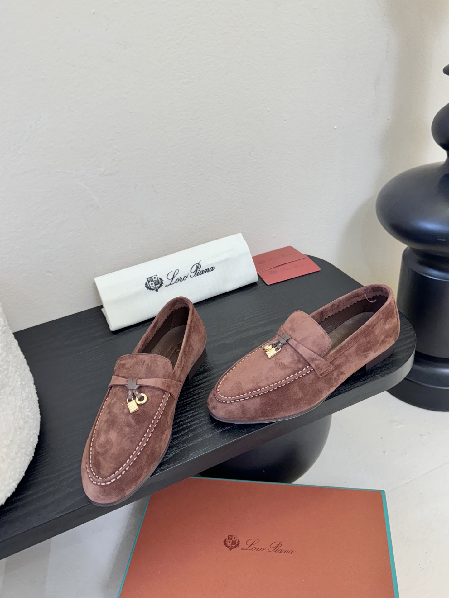 Loropiana经典情侣款高丝光牛皮乐福皮鞋🔥🔥🔥🔥🔥LP一直是以好穿舒适为主的设计风格 这几年老钱风