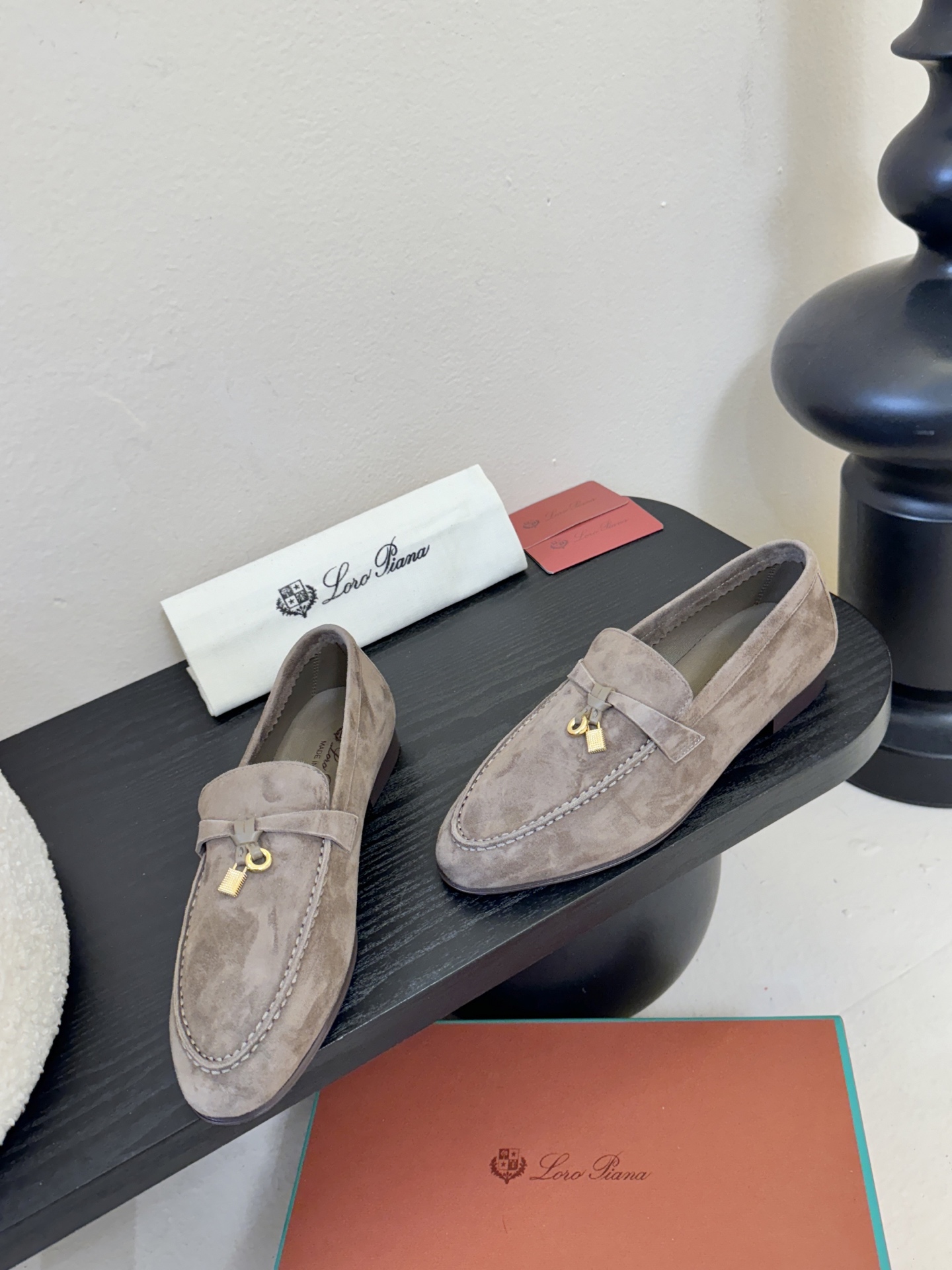 Loropiana经典情侣款高丝光牛皮乐福皮鞋🔥🔥🔥🔥🔥LP一直是以好穿舒适为主的设计风格 这几年老钱风