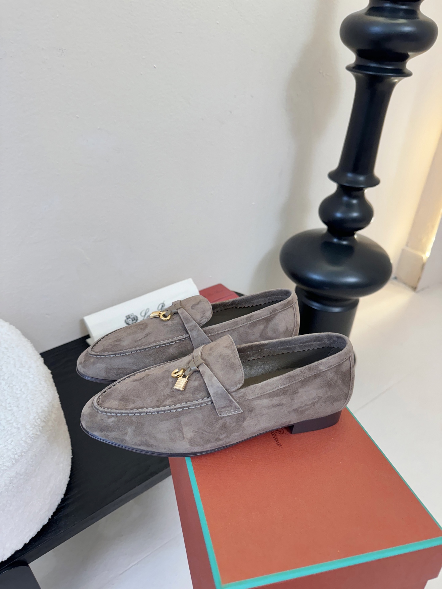 Loropiana经典情侣款高丝光牛皮乐福皮鞋🔥🔥🔥🔥🔥LP一直是以好穿舒适为主的设计风格 这几年老钱风